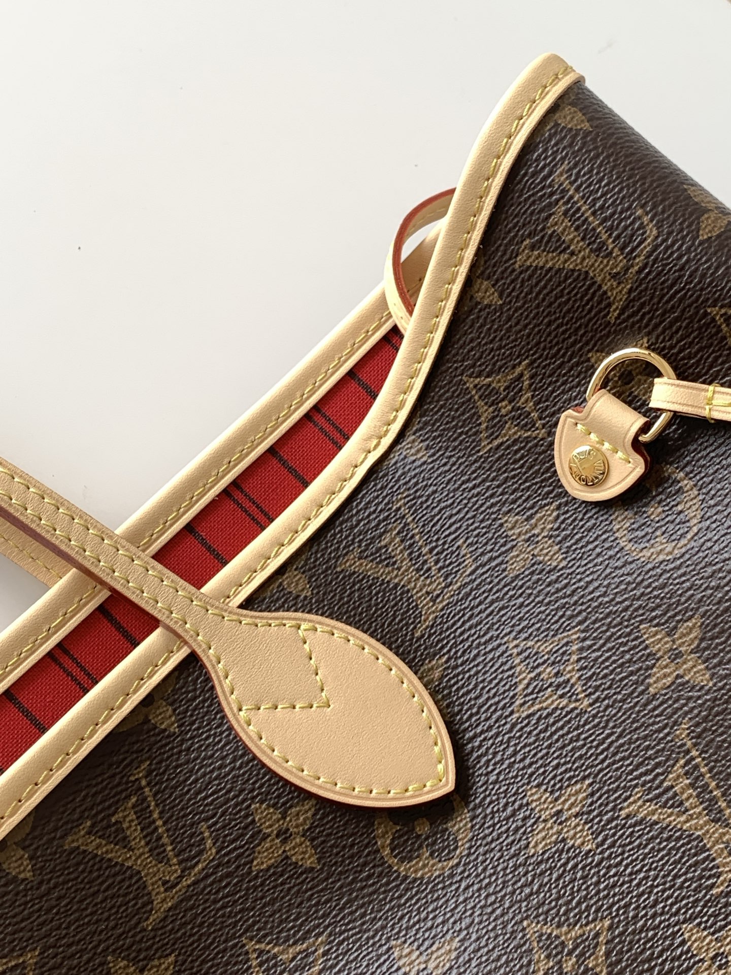 Louis Vuitton Neverfull Medium Tote Bag - Image 6