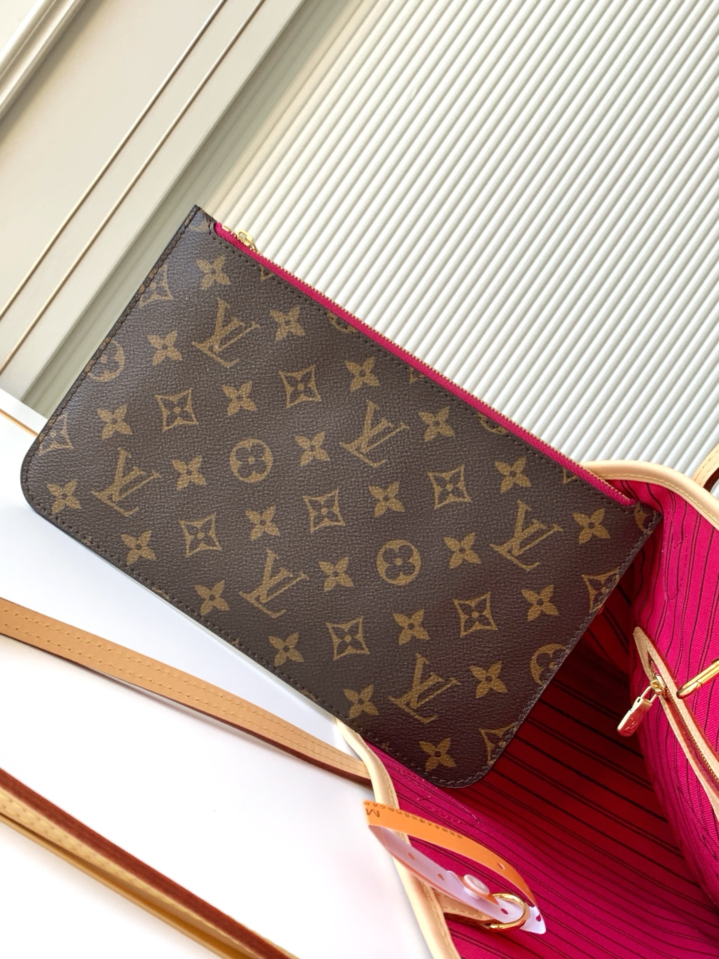 Louis Vuitton Neverfull Medium Tote Bag - Image 6