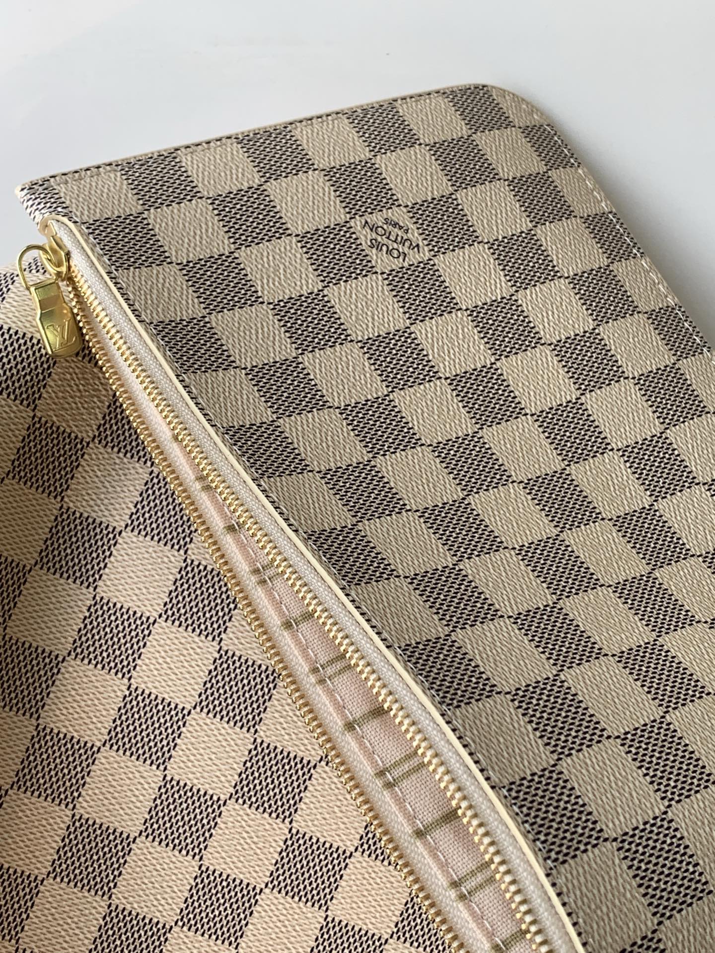 Louis Vuitton Neverfull Medium Monogram Tote Bag - Image 6