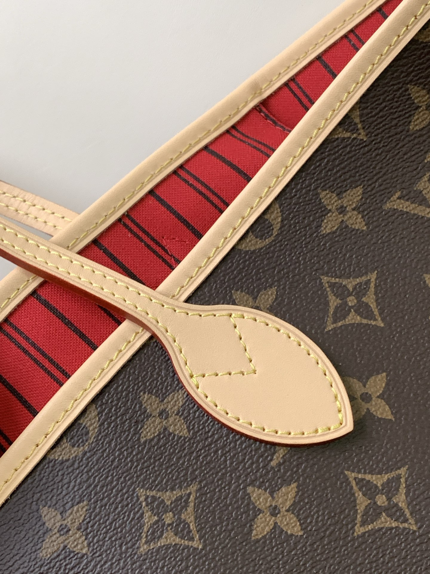 Louis Vuitton Neverfull Large Monogram Canvas Tote Bag with Detachable Zipper Pouch - Image 6