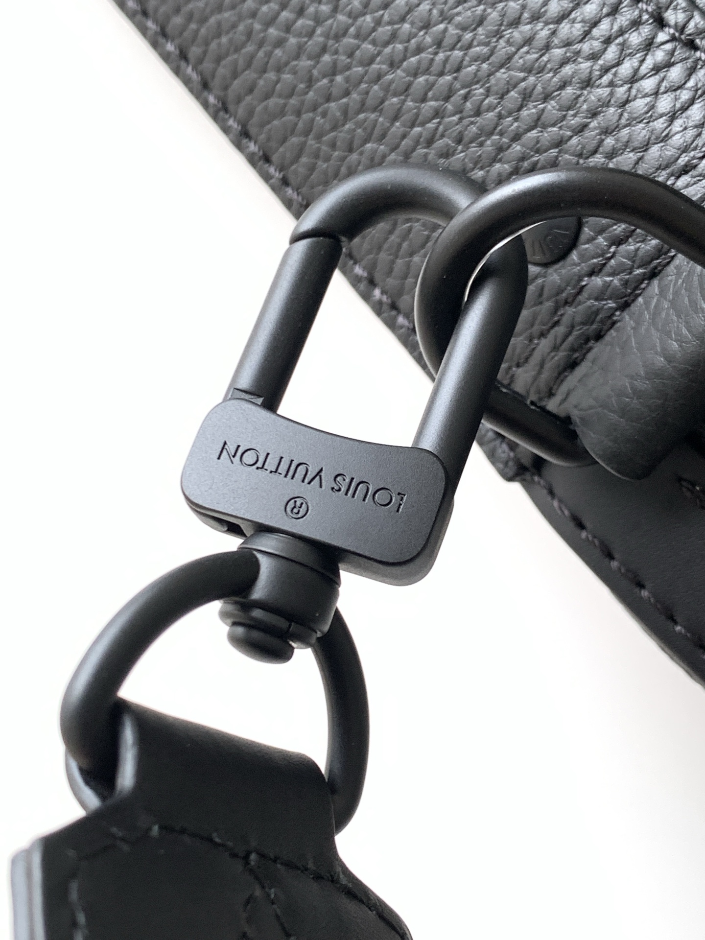 Fastline Leather Crossbody Bag M22482 - Black - Image 6