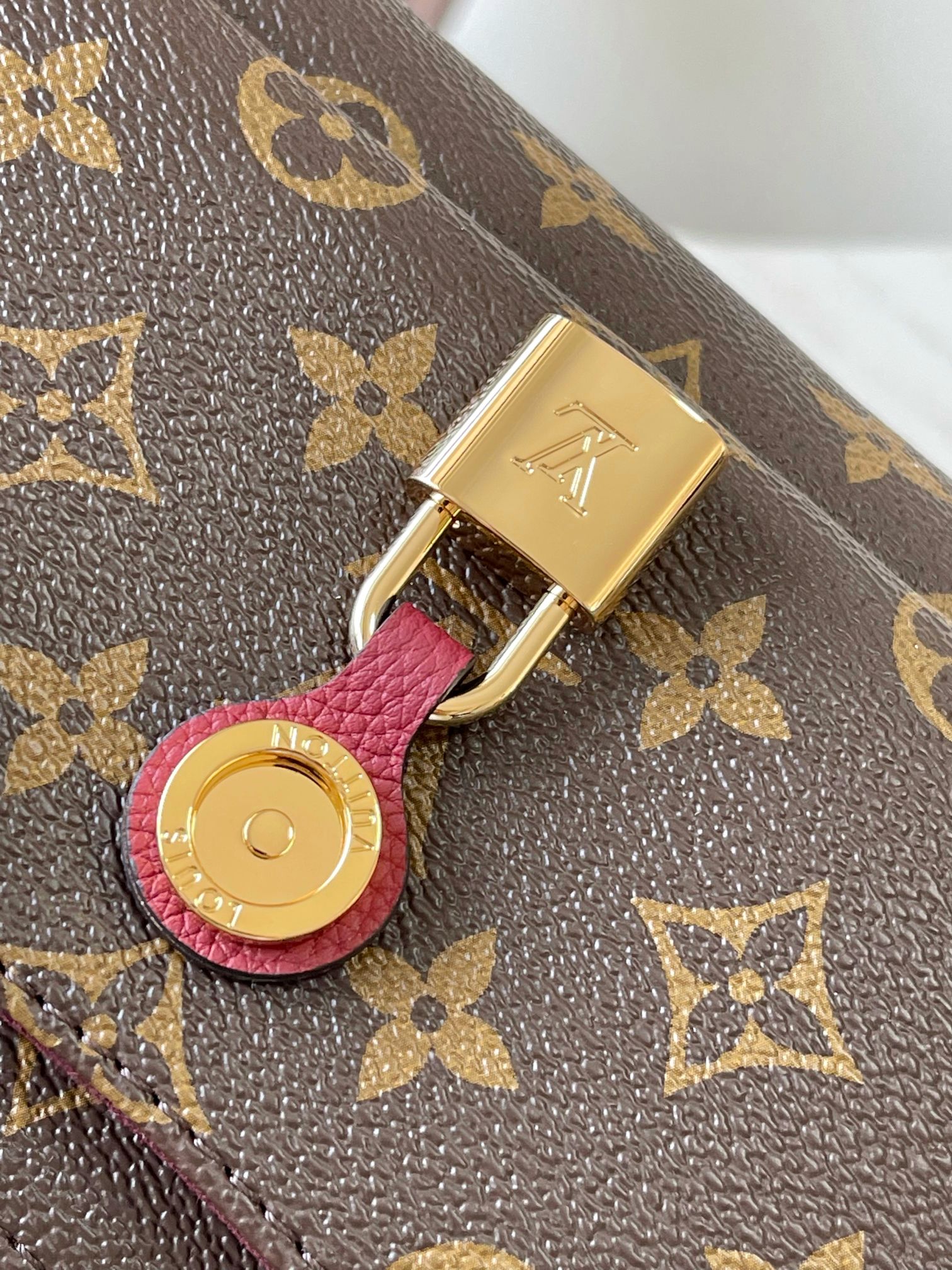 Louis Vuitton BB Handbag in Monogram Canvas - Image 6