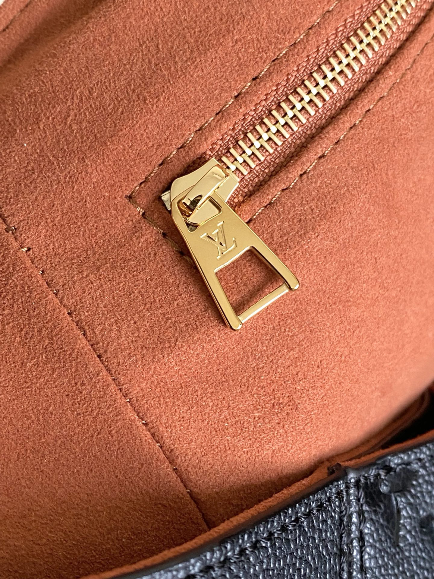 Louis Vuitton Anytime Medium Crossbody Bag in Black Monogram Empreinte Leather - Image 6