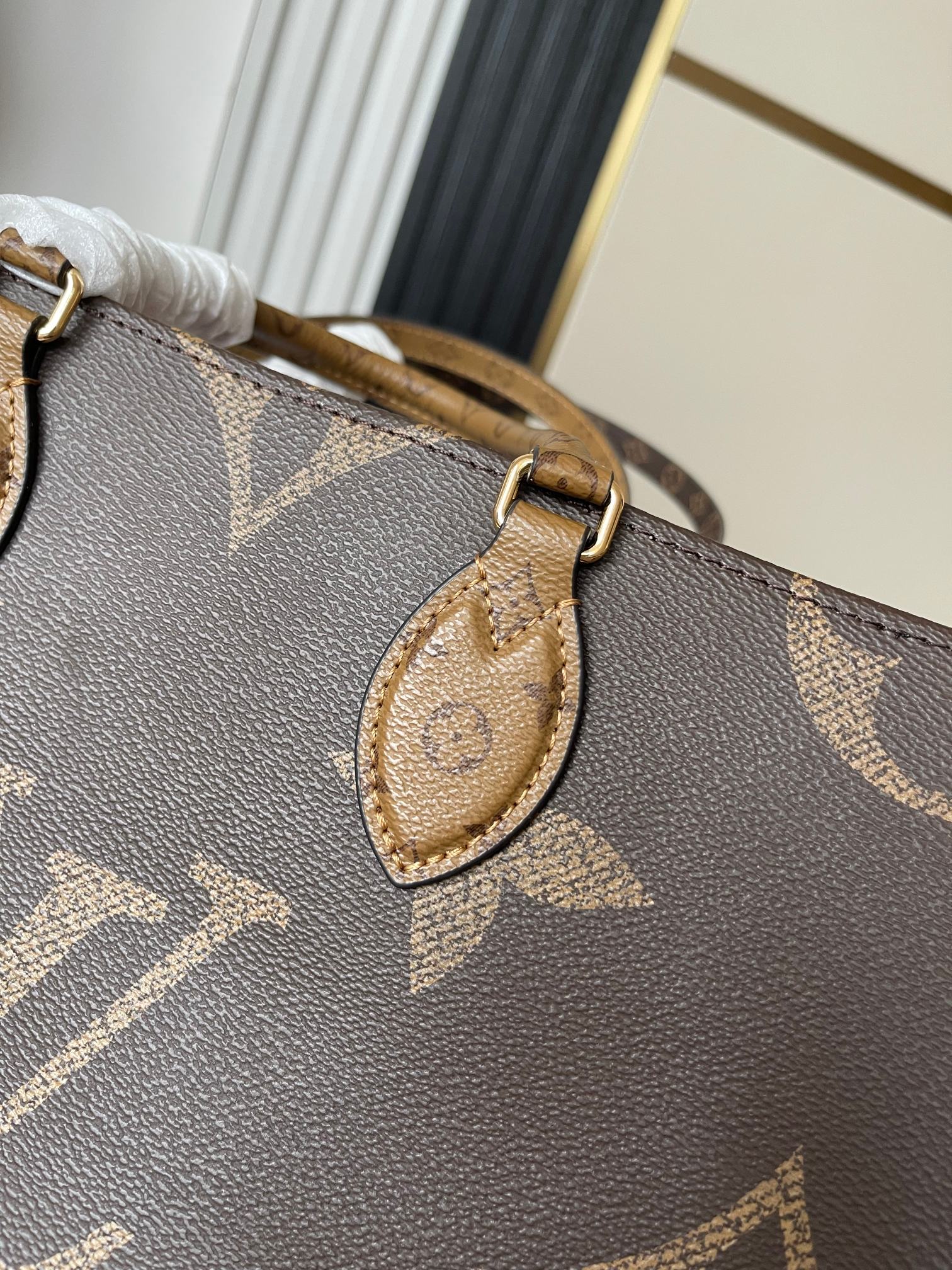 Louis Vuitton Onthego MM Tote Bag M45039 - Image 6