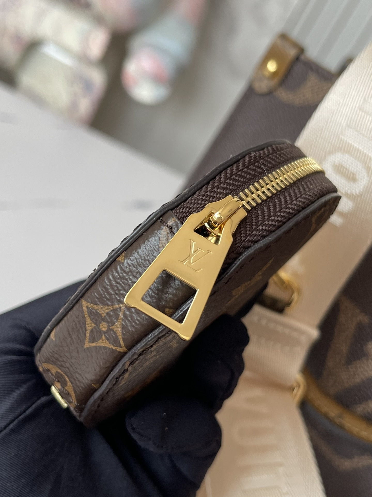 Louis Vuitton OnTheGo PM Monogram Reverse Tote Bag M46373 - Image 6