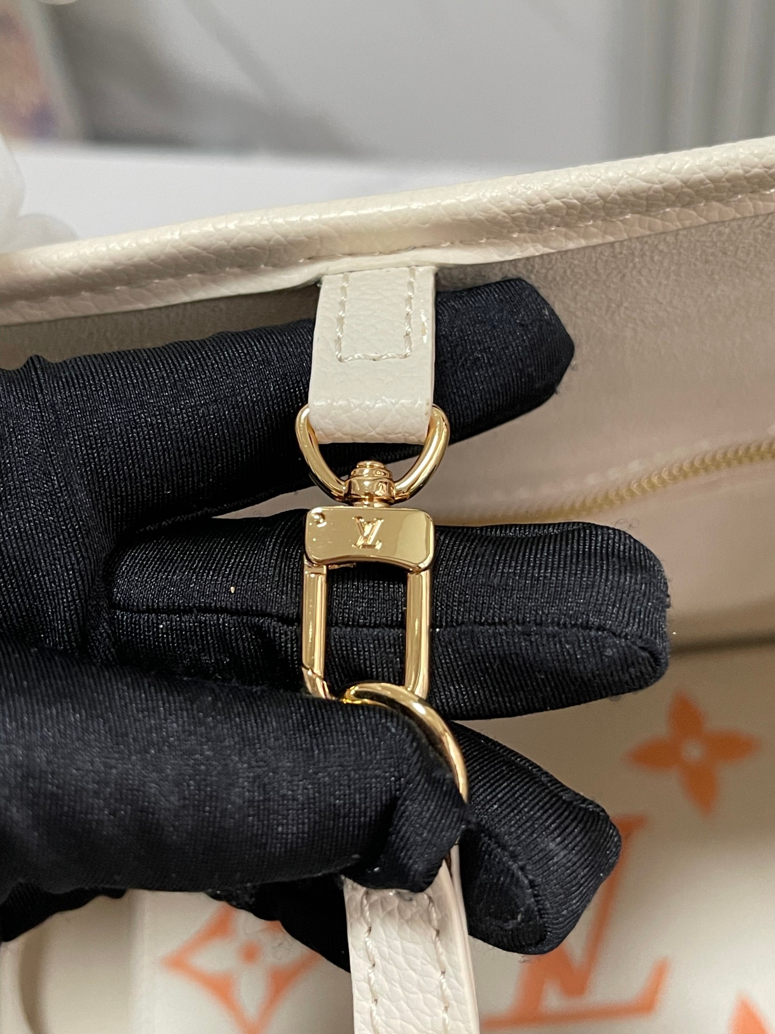 Louis Vuitton Neverfull MM Tote Bag in Monogram Empreinte Leather - Image 6