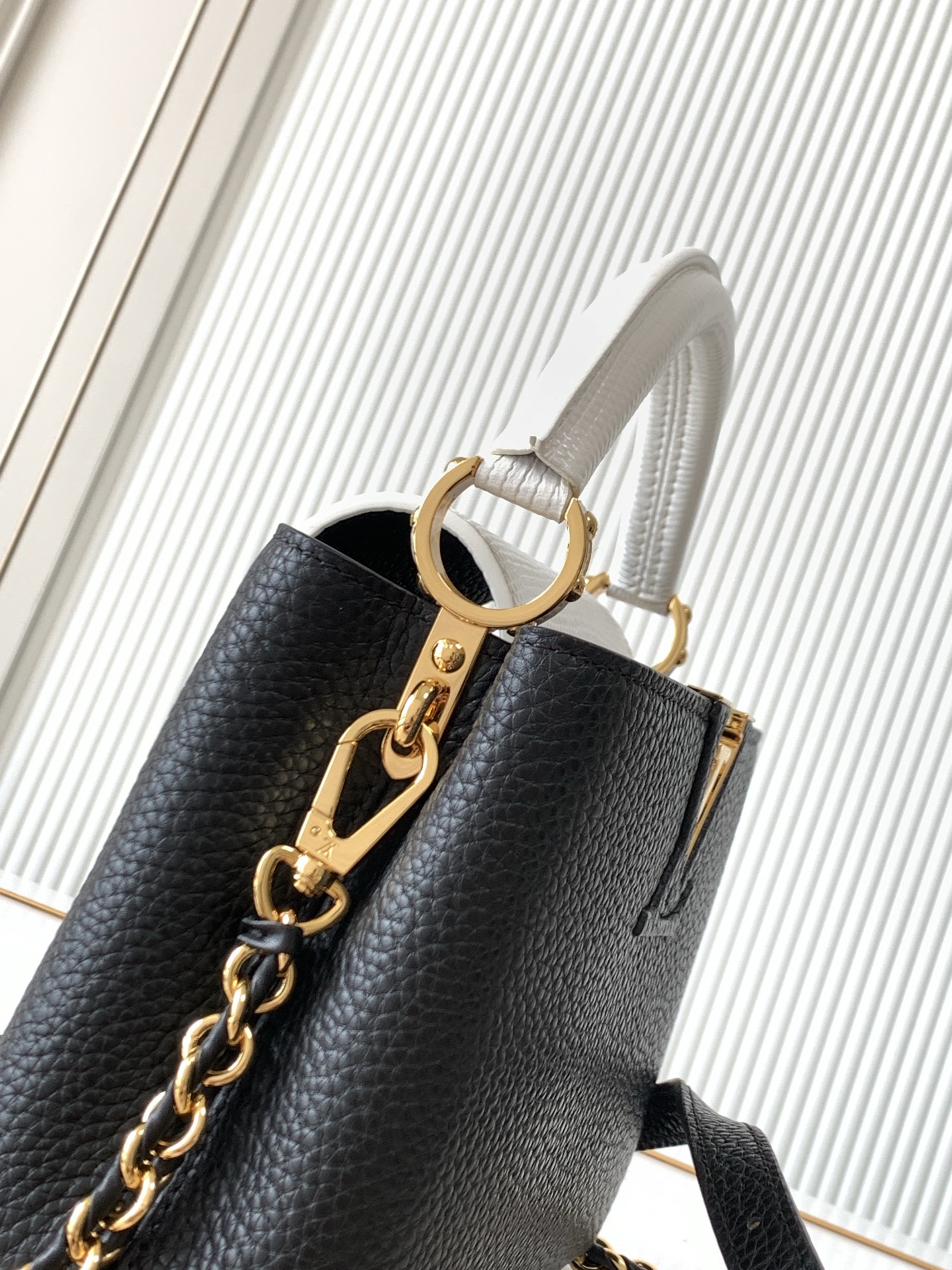Louis Vuitton Capucines Mini Handbag N85829 - Black with Gold Hardware - Image 6