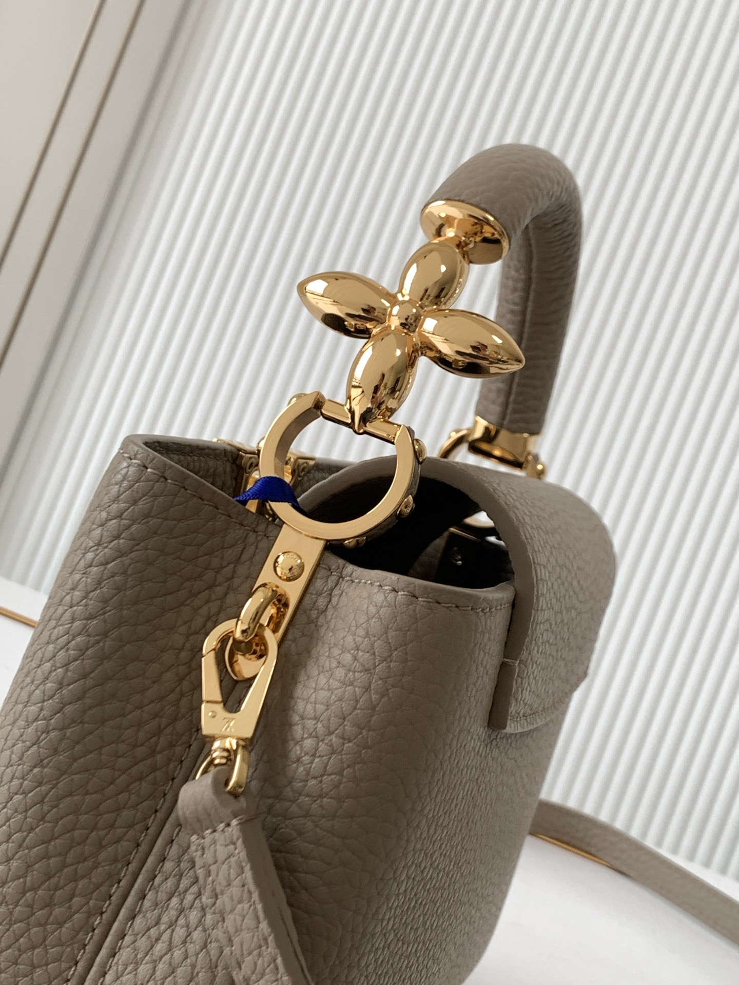 Louis Vuitton Capucines Mini Handbag M23943 in Elephant Gray - Image 6