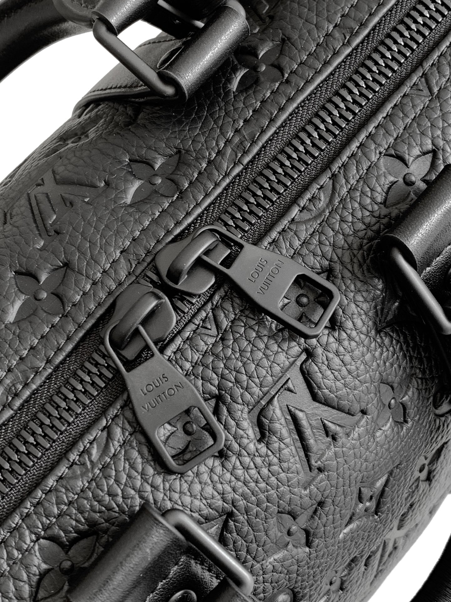 Louis Vuitton Keepall Bandoulière 35 Travel Bag in Monogram Eclipse - Image 6