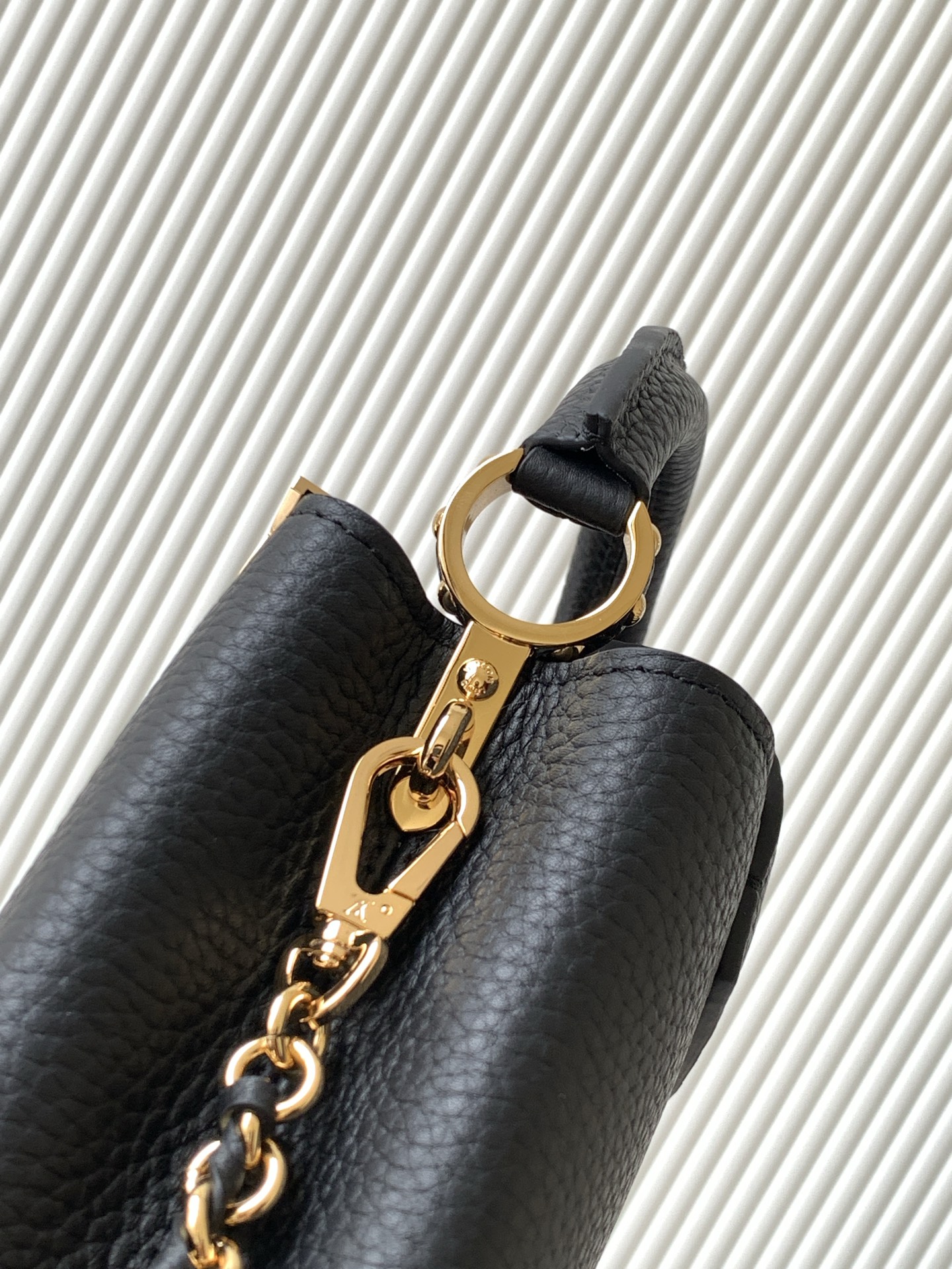 Louis Vuitton Capucines Flower Crown Handbag in Taurillon Leather - Image 6