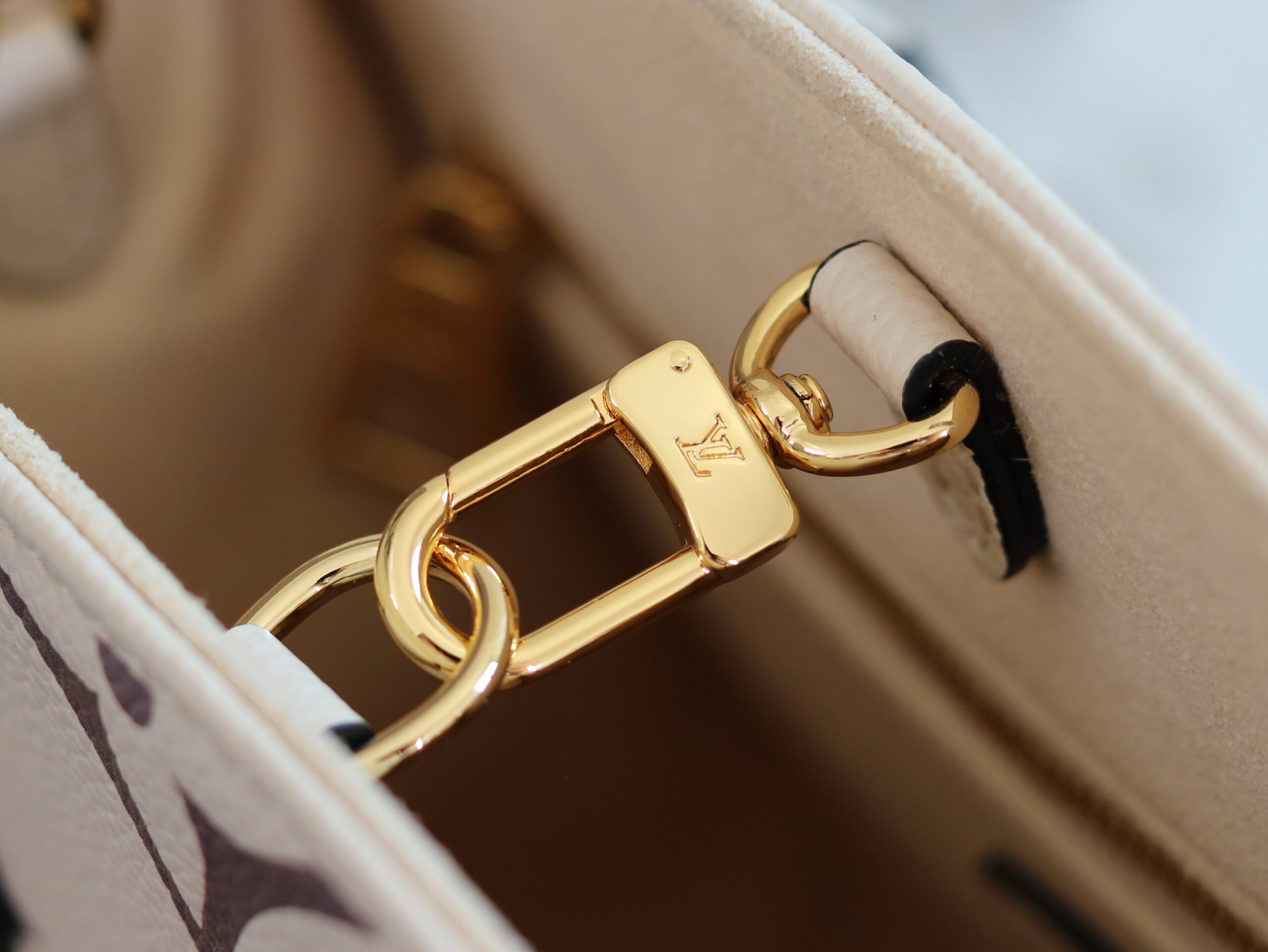 Louis Vuitton Onthego Mini Tote Bag in Monogram Empreinte Leather - Image 6