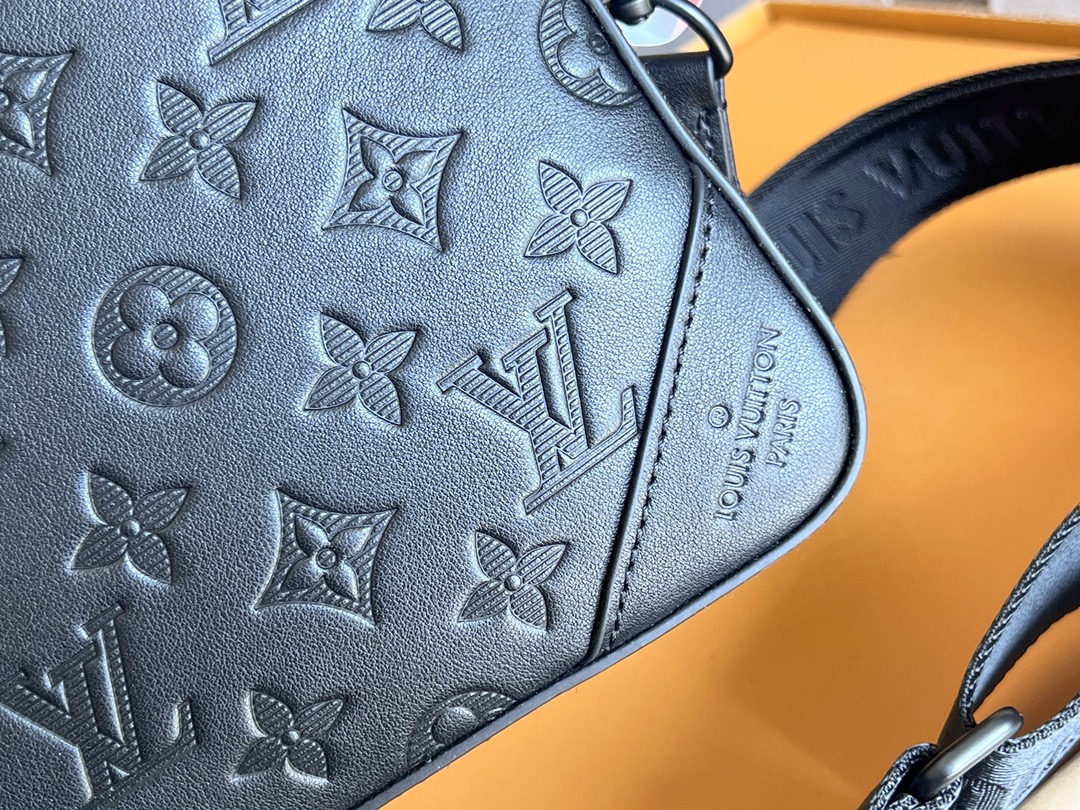 Louis Vuitton Duo Messenger Bag in Monogram Shadow Leather - Image 6