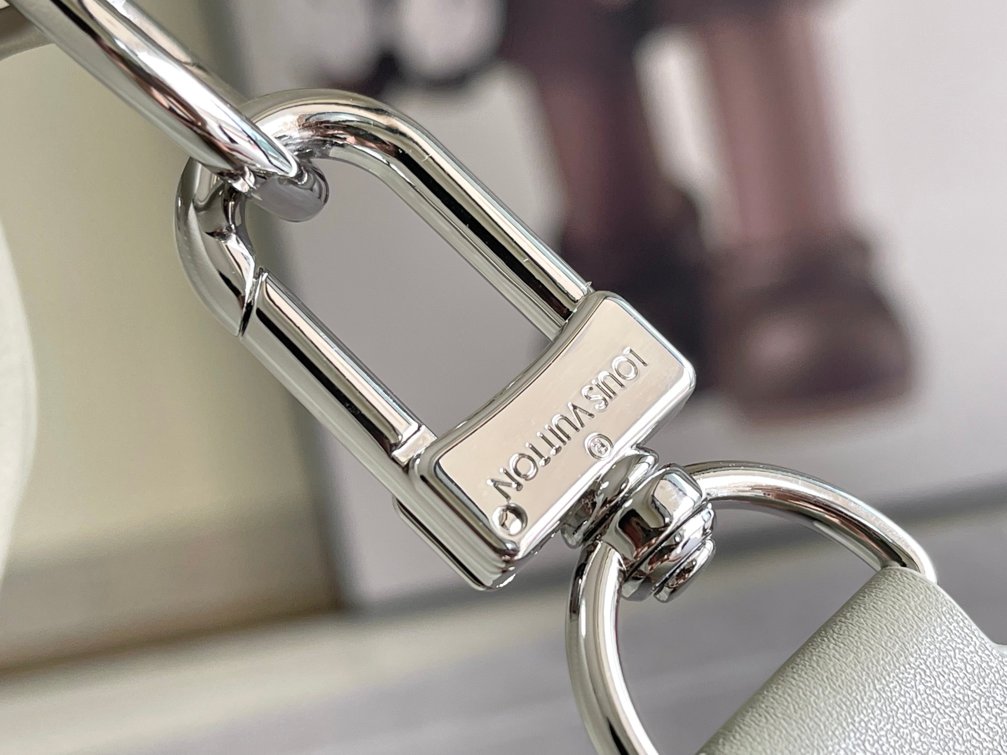 Louis Vuitton Keepall Bandoulière 50 Travel Bag - Image 6