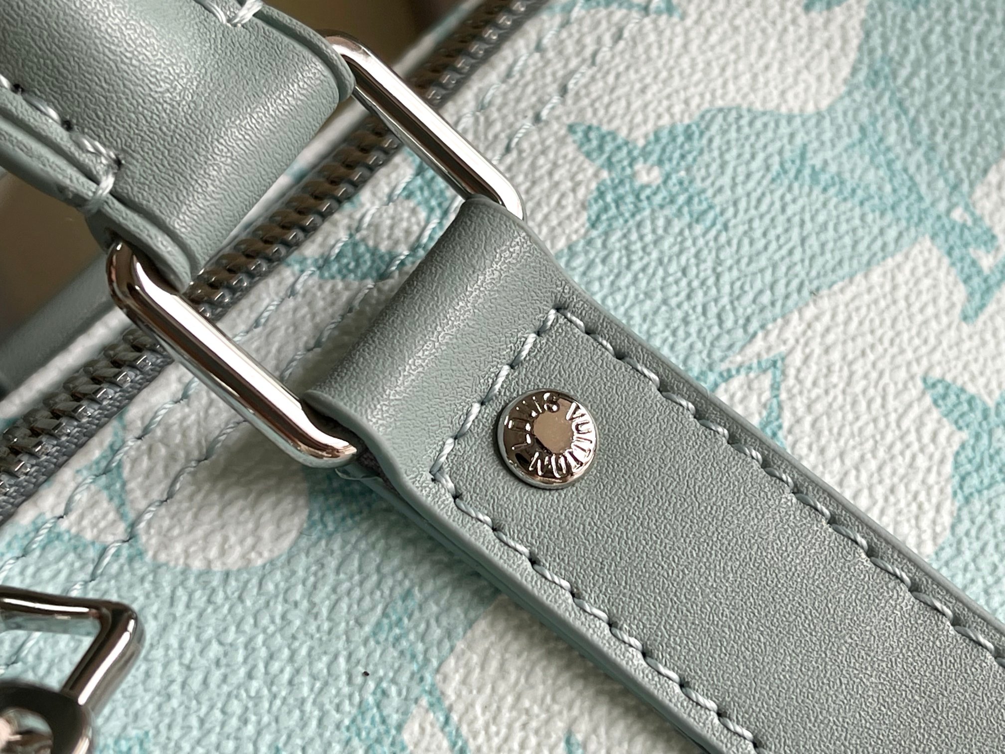Louis Vuitton Keepall Bandoulière 50 Travel Bag in Monogram Shadow - Image 6