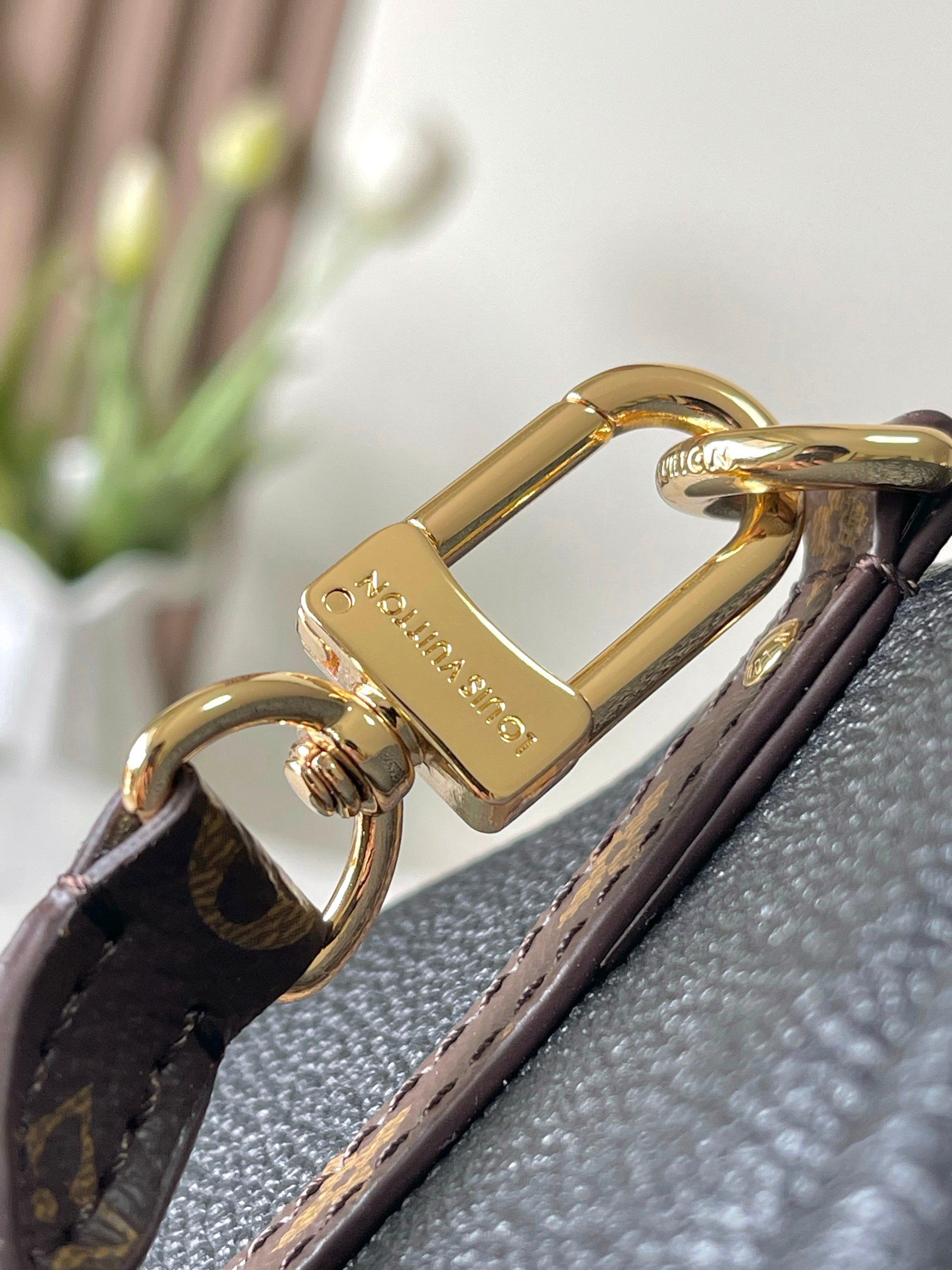 Louis Vuitton Express Small Crossbody Bag M26039 in Black Calfskin - Image 6