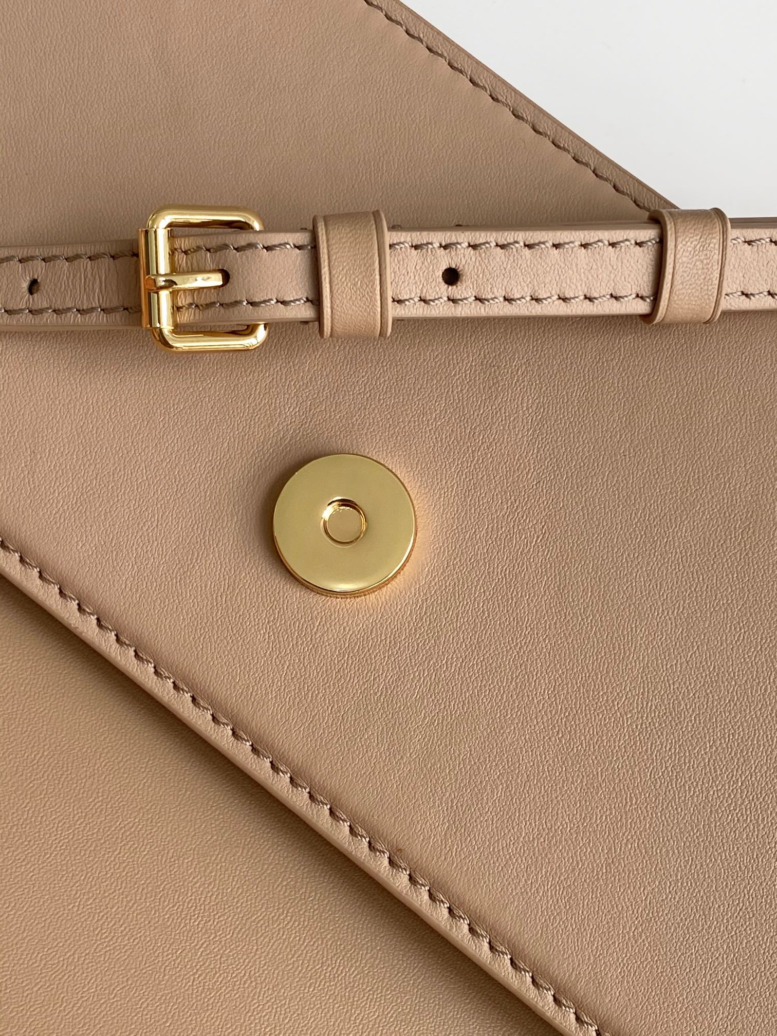 Louis Vuitton LV Bloom Wallet On Chain Crossbody Bag - Image 6