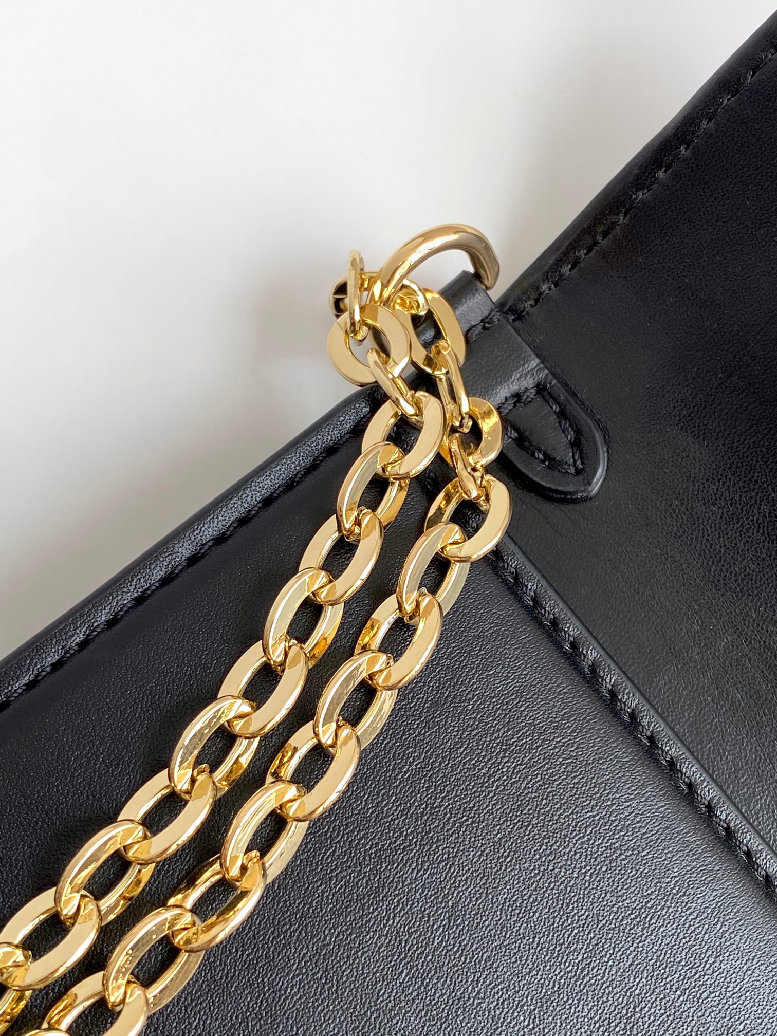 Louis Vuitton LV Bloom Wallet On Chain - Image 6