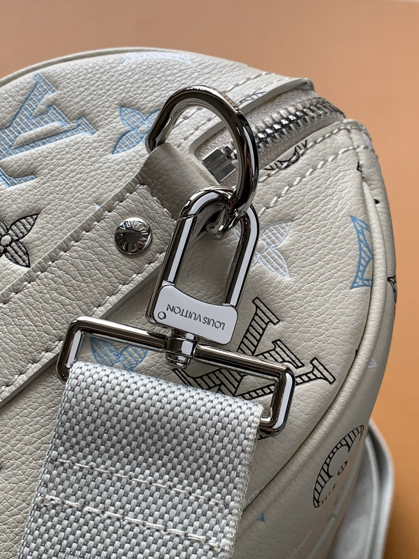 Louis Vuitton City Keepall M28617 Monogram Shadow Leather Crossbody Bag - Image 6