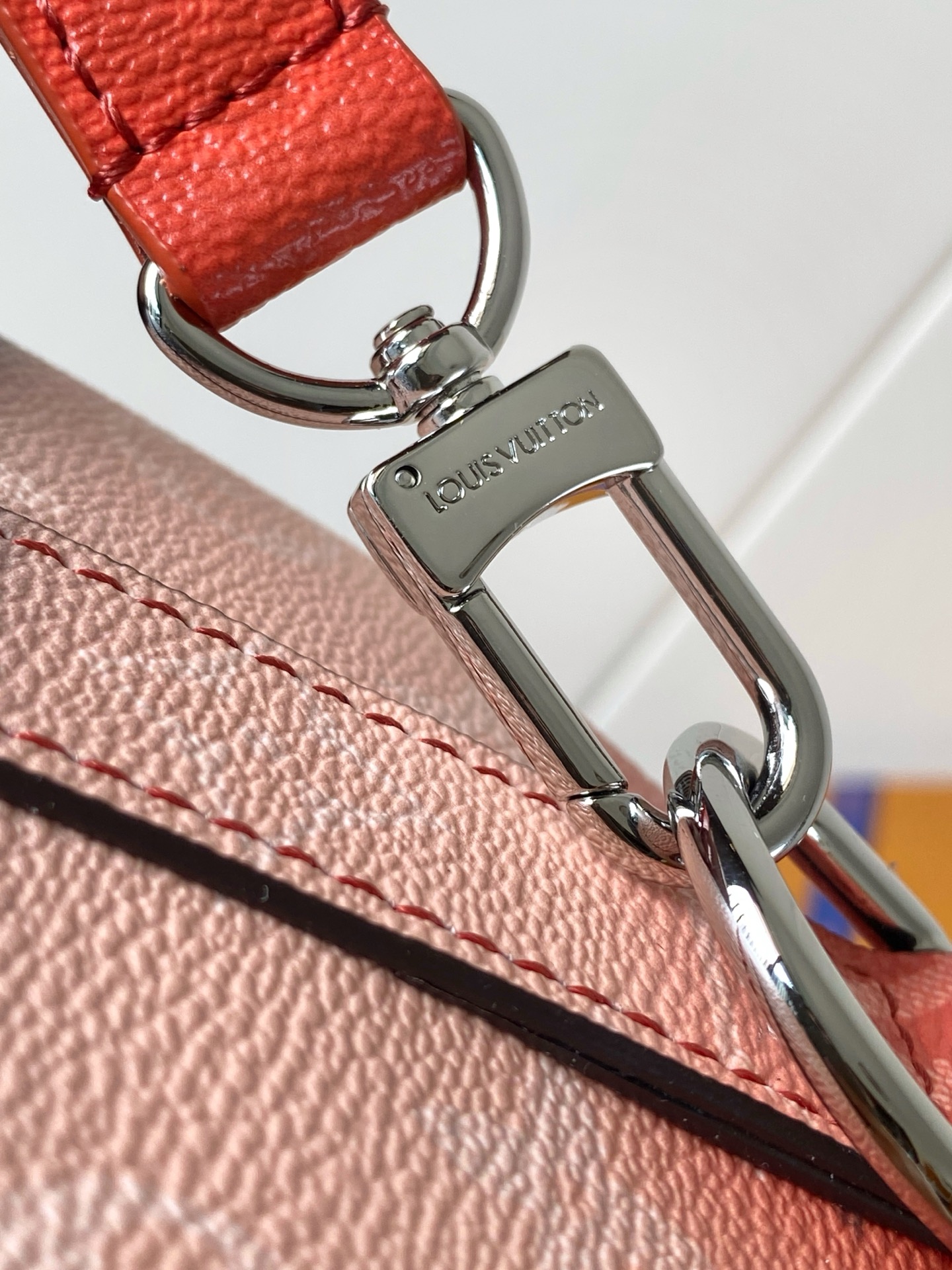 Louis Vuitton Keepall Bandoulière 25 Monogram Surfin' Travel Bag - Image 6