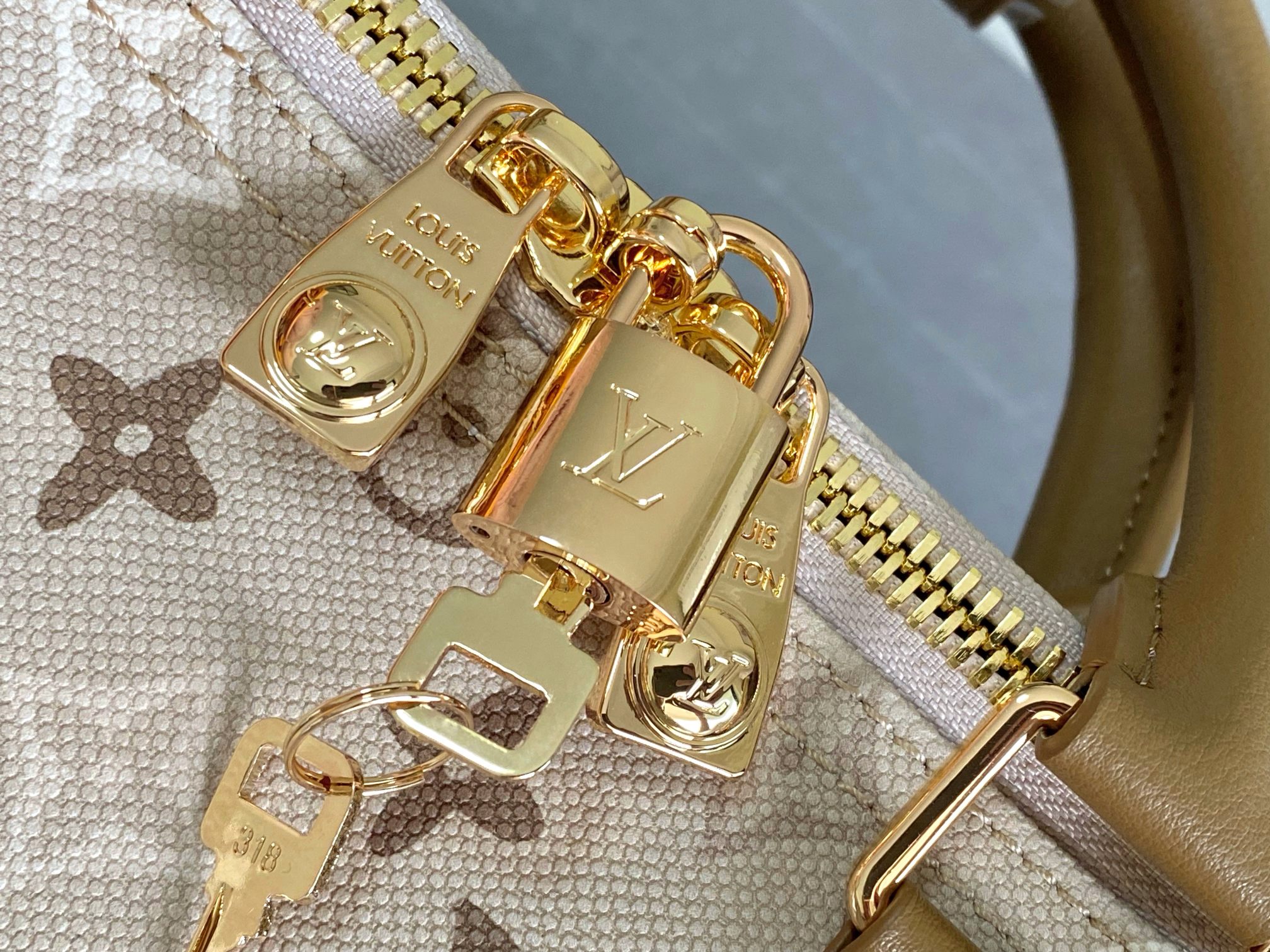 Louis Vuitton Keepall Bandoulière 50 Travel Bag M29159 - Image 6