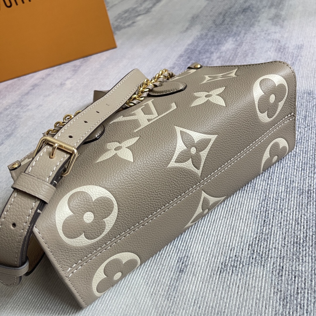 Louis Vuitton OnTheGo Small Handbag in Giant Monogram Leather - Image 6