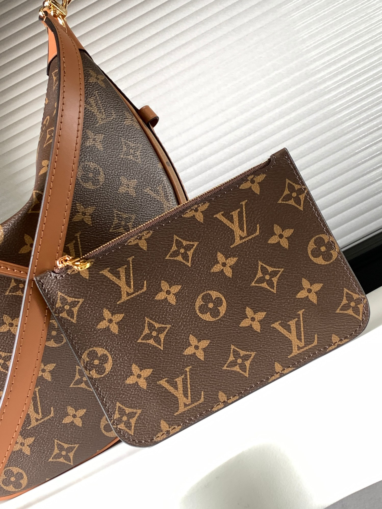 Louis Vuitton M46311 Large Moon Crossbody Bag - Image 6