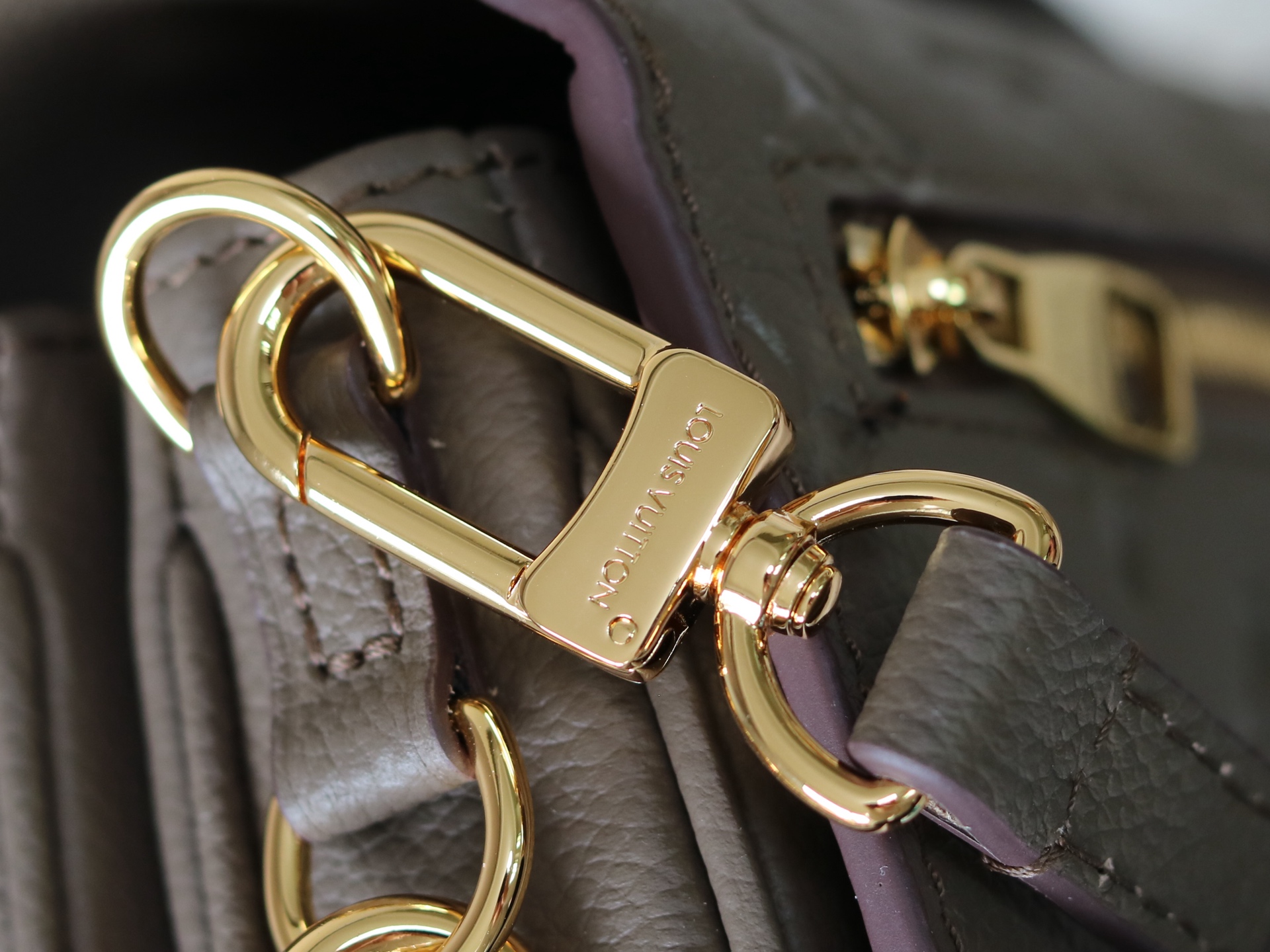 Louis Vuitton Pochette Métis East West Handbag in Smoke Monogram Empreinte Leather - Image 6