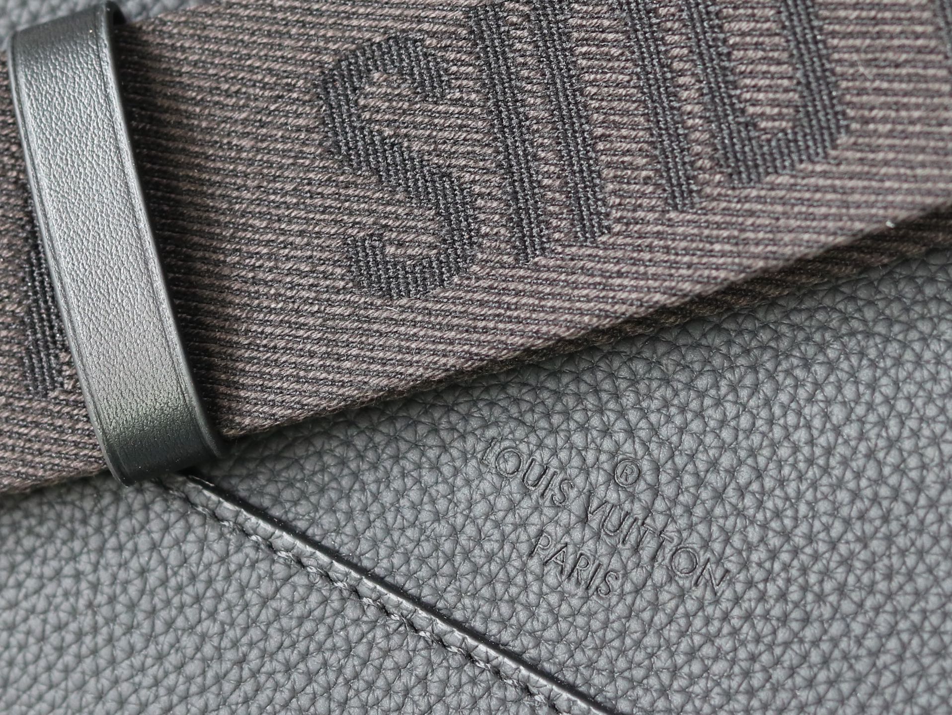 Louis Vuitton Aerogram Leather Messenger Bag - Image 6