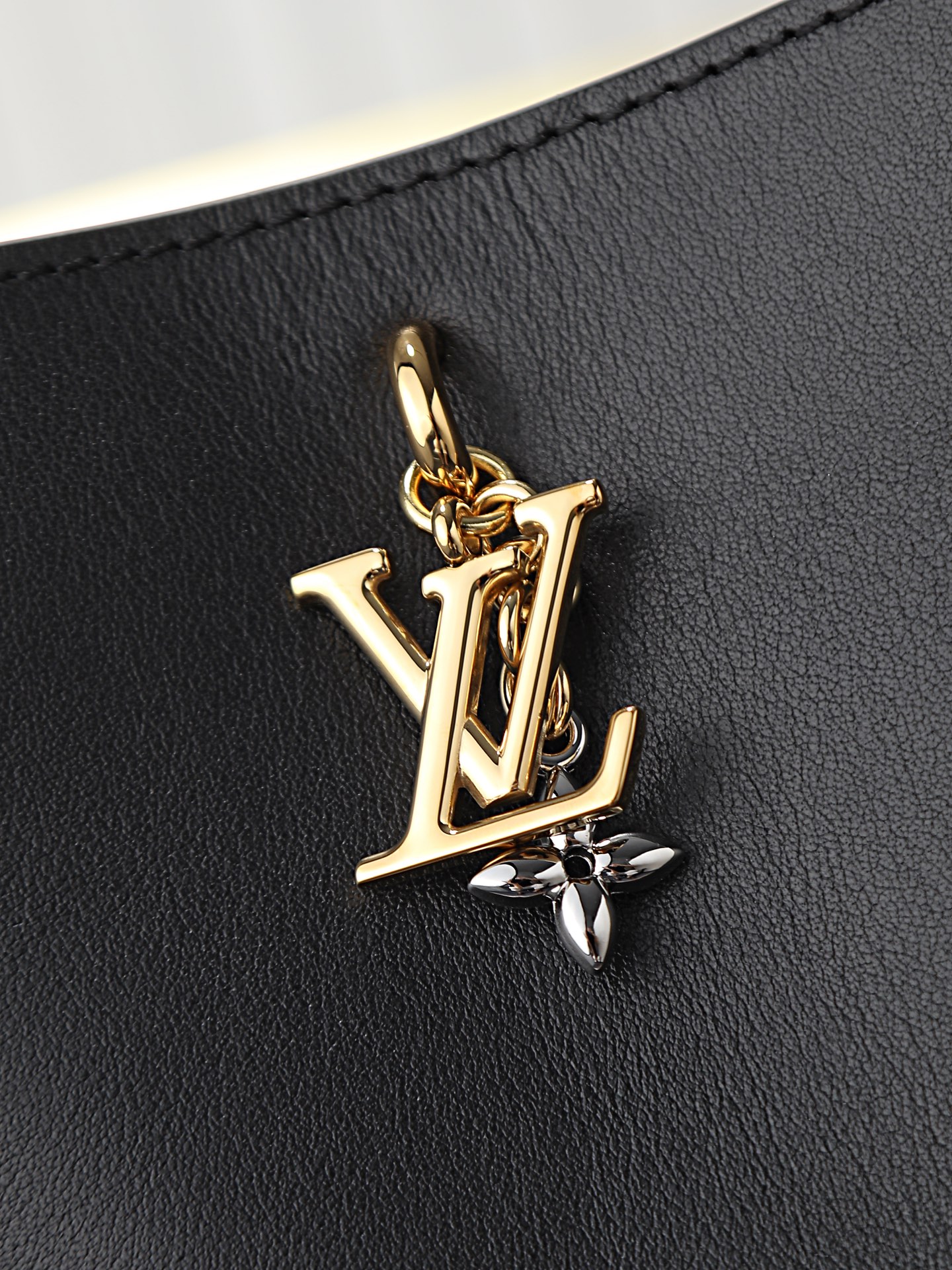 Louis Vuitton LV Bloom Mini Hobo Bag - Image 6