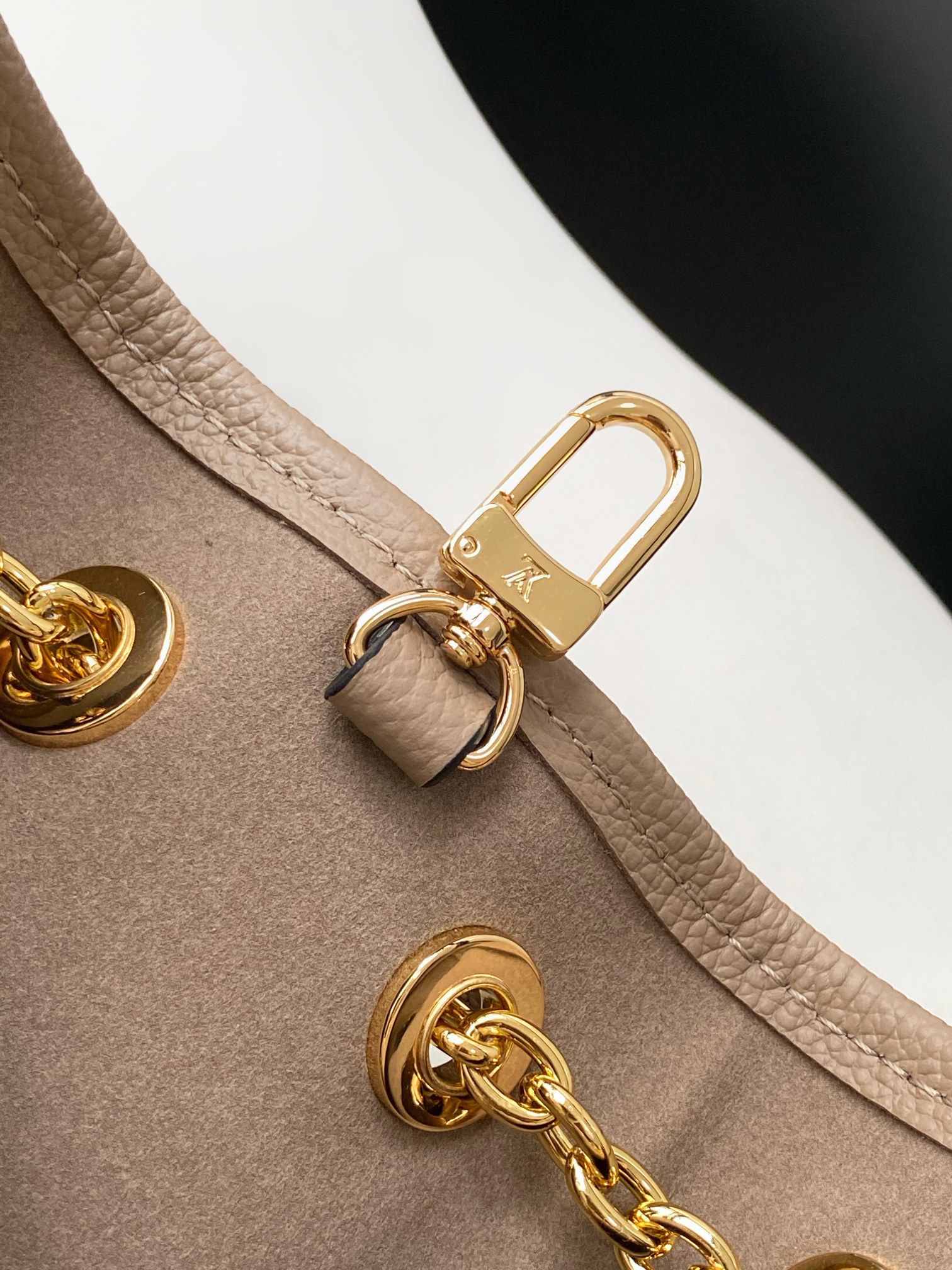 Louis Vuitton Monogram Empreinte Leather Handbag M47209 - Image 6