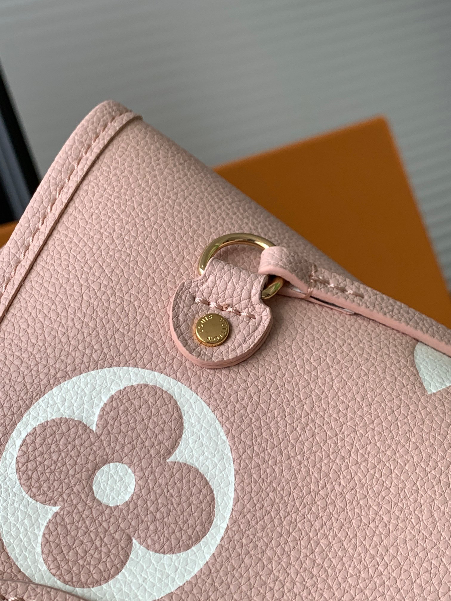 Louis Vuitton Neverfull Medium Shopping Tote with Removable Zip Pouch - Image 6