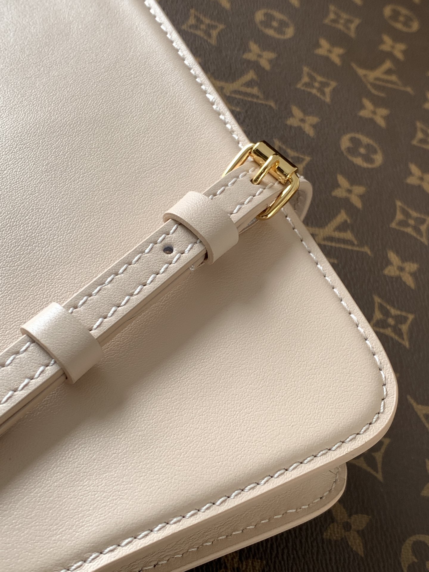 Louis Vuitton LV Bloom Wallet On Chain Crossbody Bag - Image 6