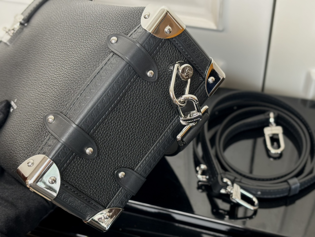 Louis Vuitton Side Trunk Medium Leather Crossbody Bag in Black - Image 6