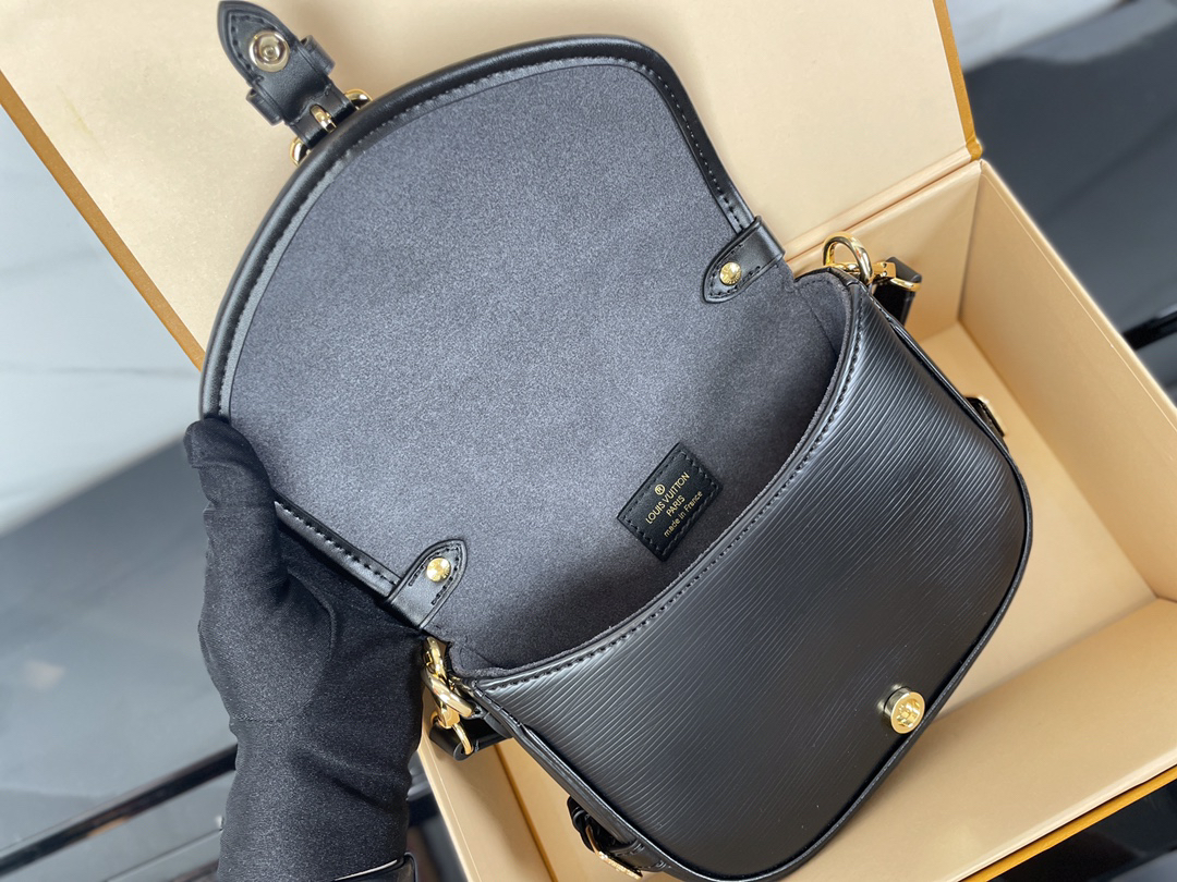 Louis Vuitton Saumur BB Epi Leather Crossbody Bag - Image 6