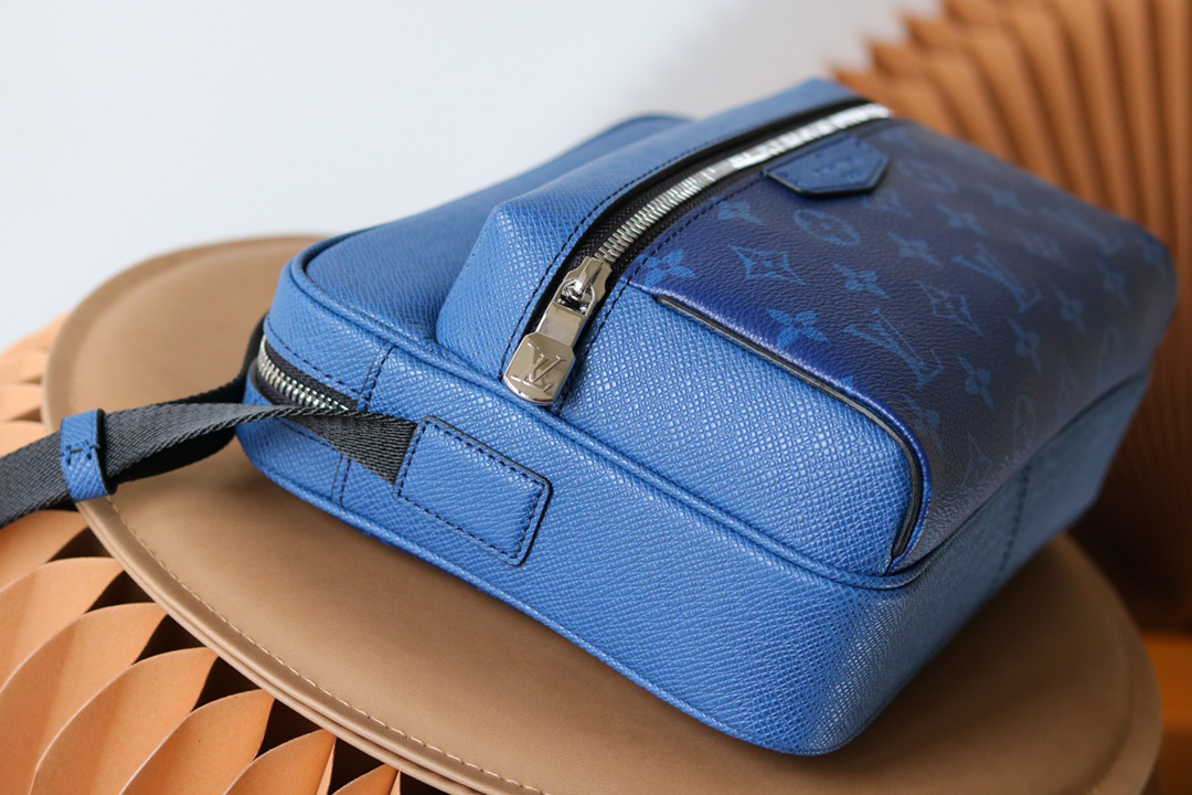 Louis Vuitton Outdoor Messenger Bag M30233/M30242 - Image 6