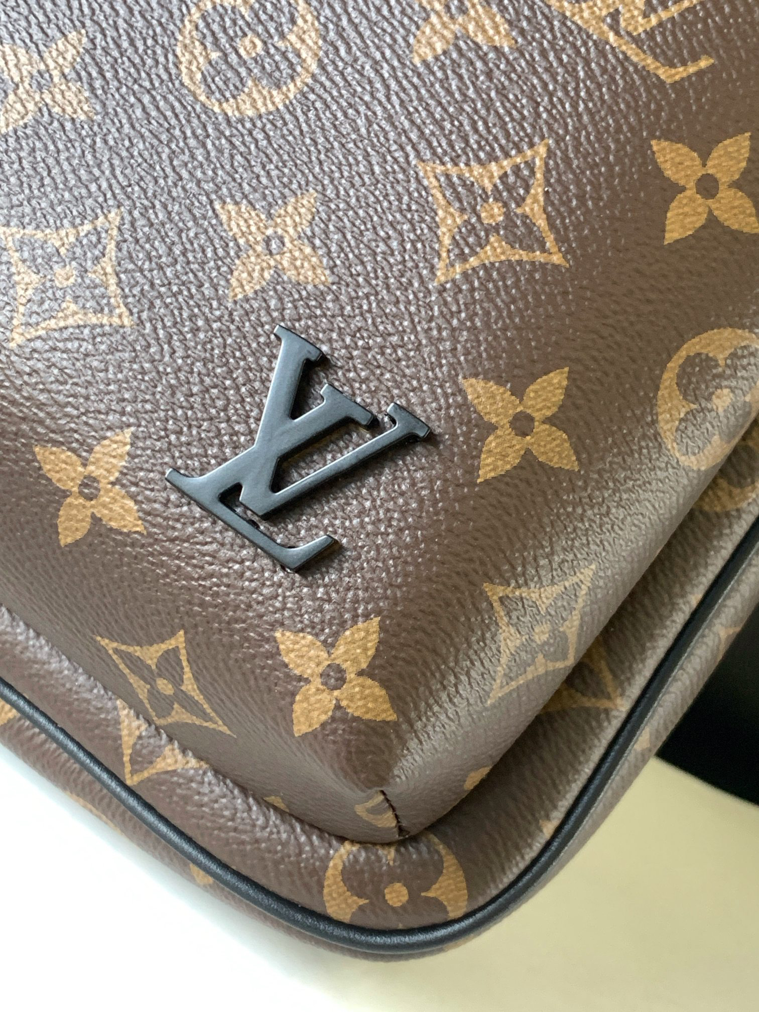 Louis Vuitton Avenue Damier Graphite Crossbody Bag N45302 - Image 6