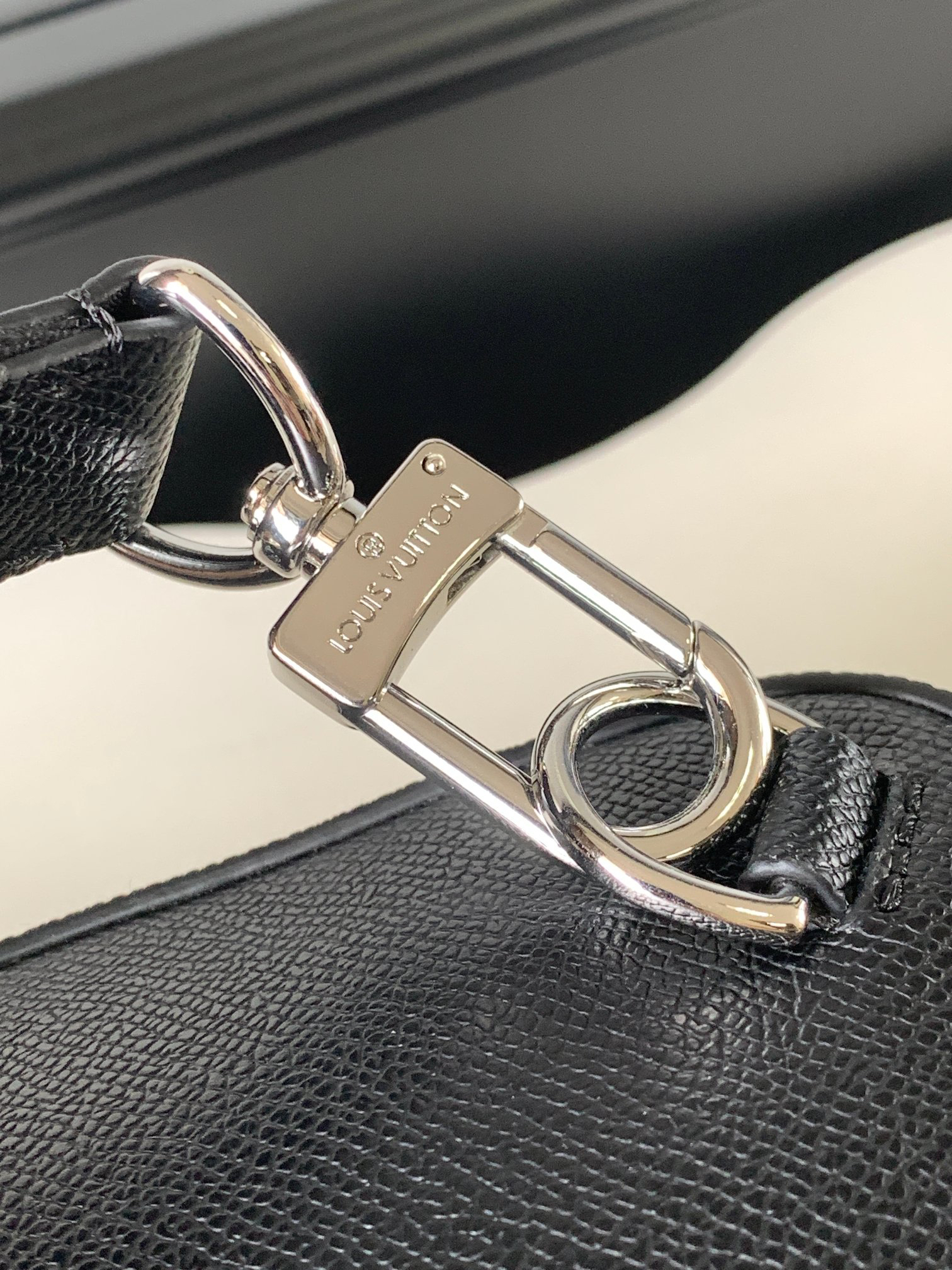 Louis Vuitton Avenue Shoulder Bag in Damier Graphite Canvas - Image 6