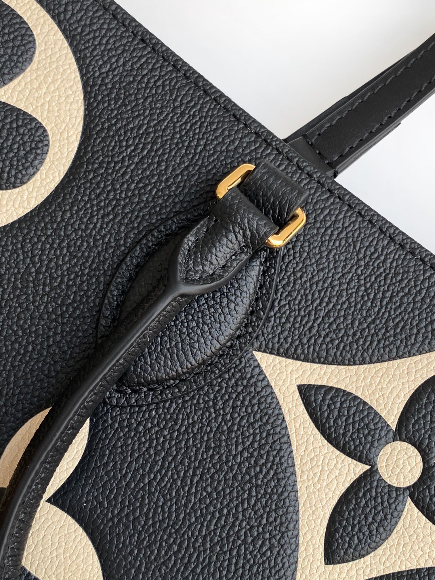 Louis Vuitton OnTheGo Large Handbag M45945 in Black - Image 6