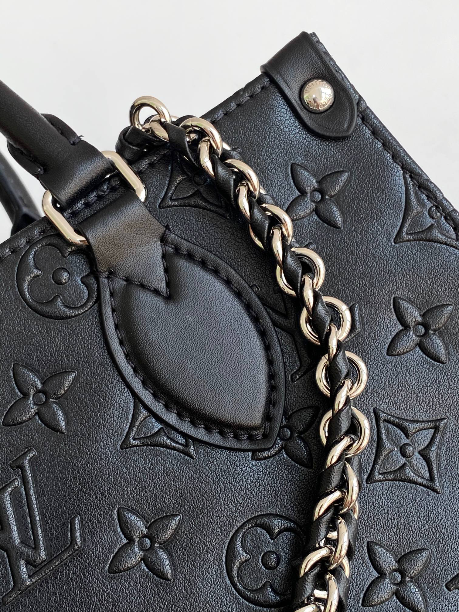 Louis Vuitton OnTheGo Small Handbag in Monogram Bold Leather - Image 6