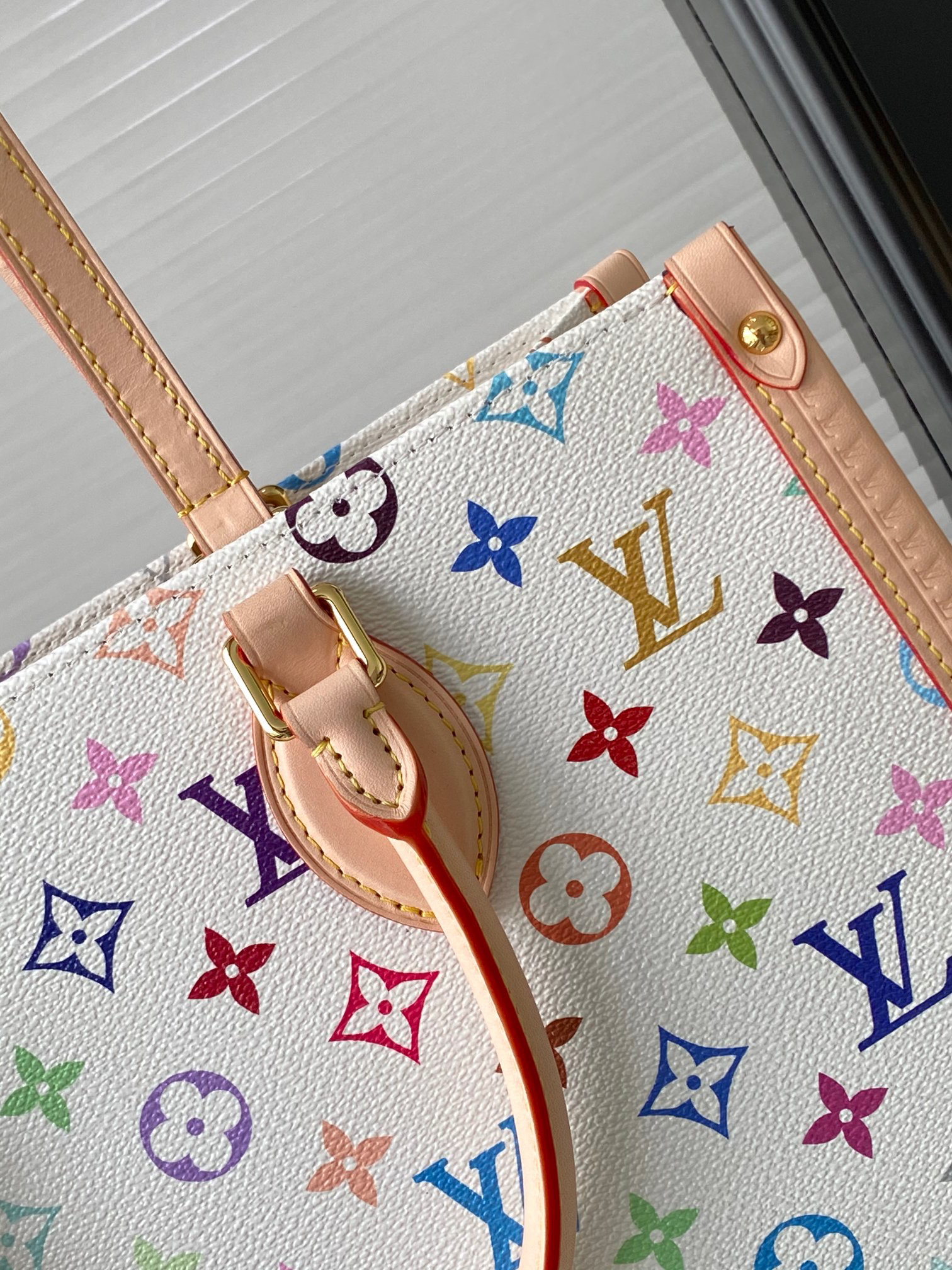 Louis Vuitton OnTheGo Medium Tote Bag in Monogram Canvas - Image 6