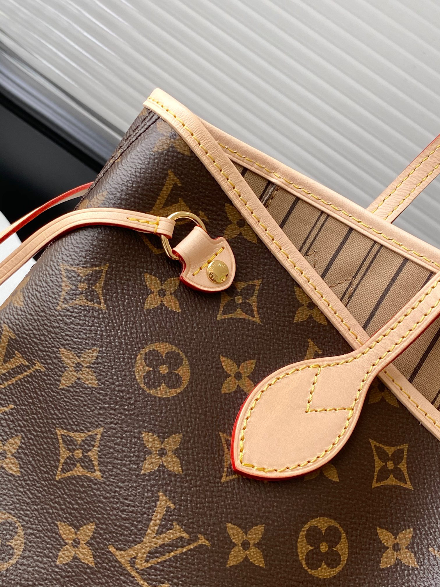 Louis Vuitton Neverfull Small Tote Bag in Damier Ebene Canvas - Image 6