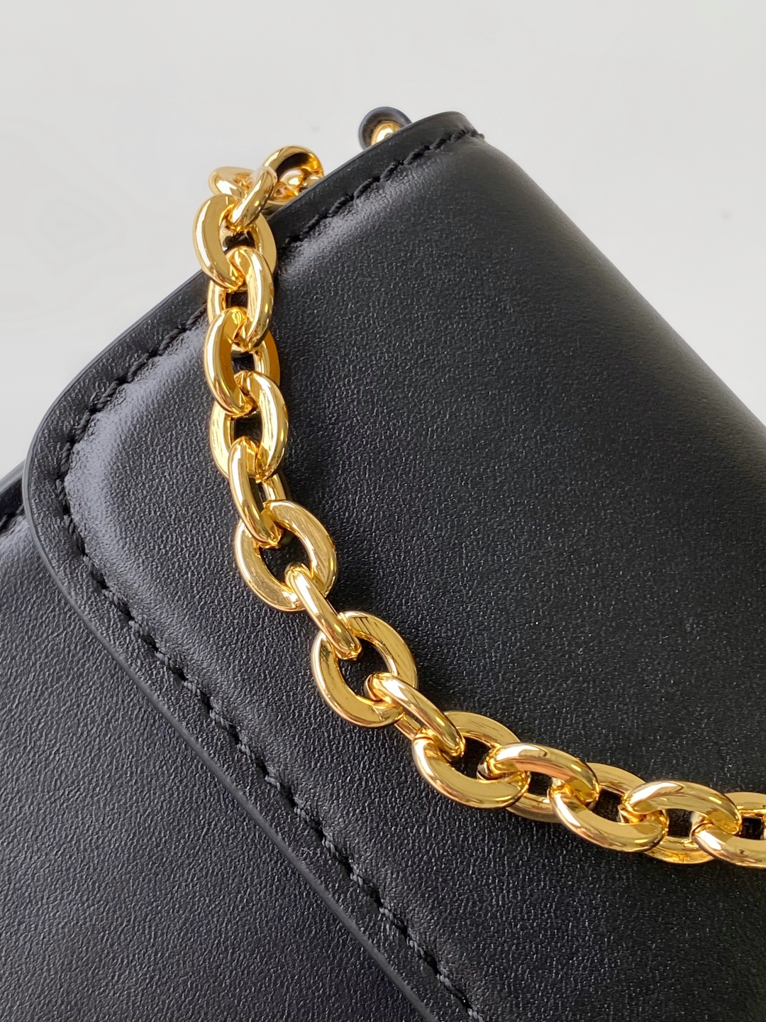 Louis Vuitton LV Bloom Wallet On Chain - Image 6