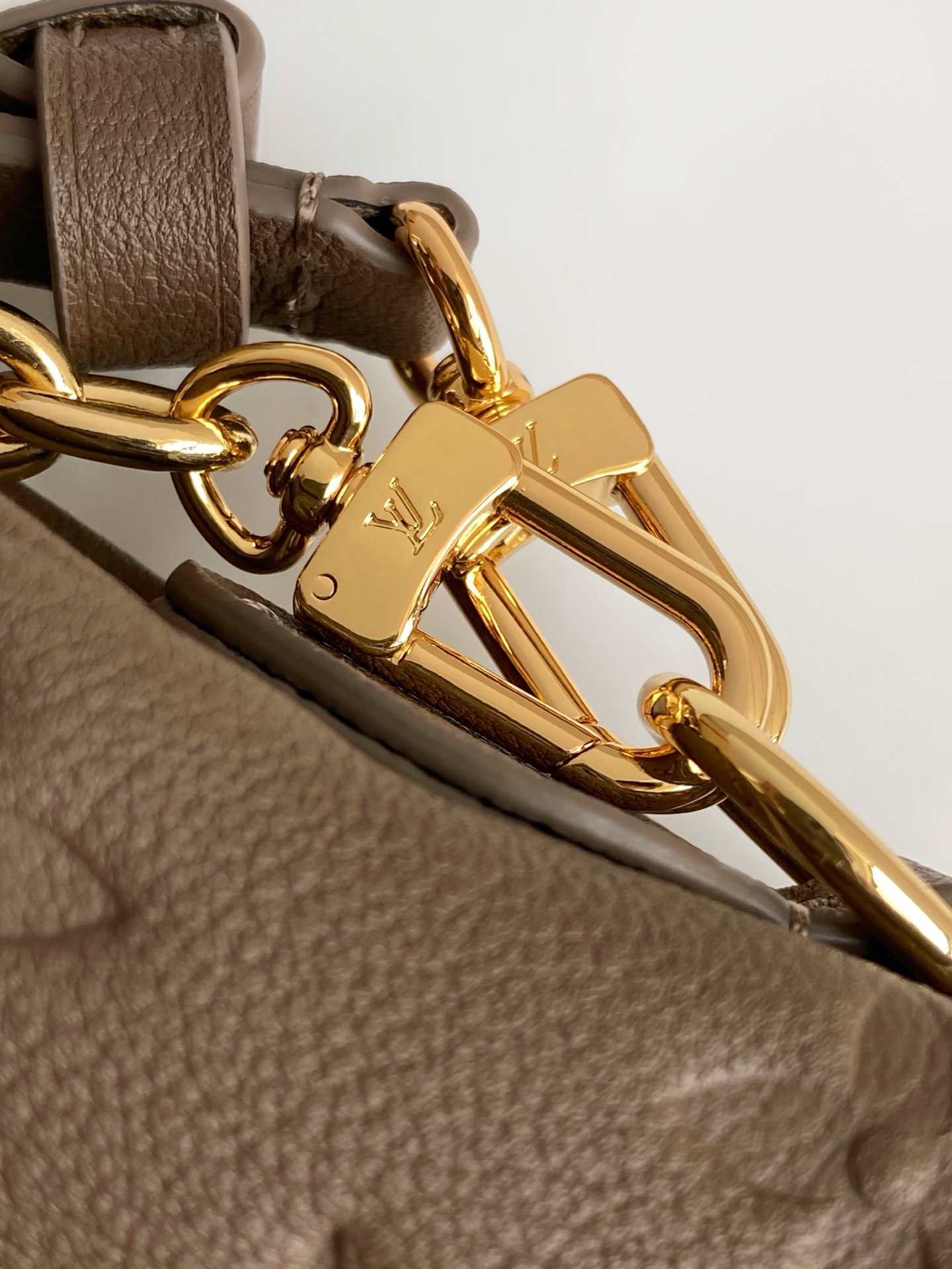 Louis Vuitton Liv Pochette in Monogram Empreinte Leather - Image 6