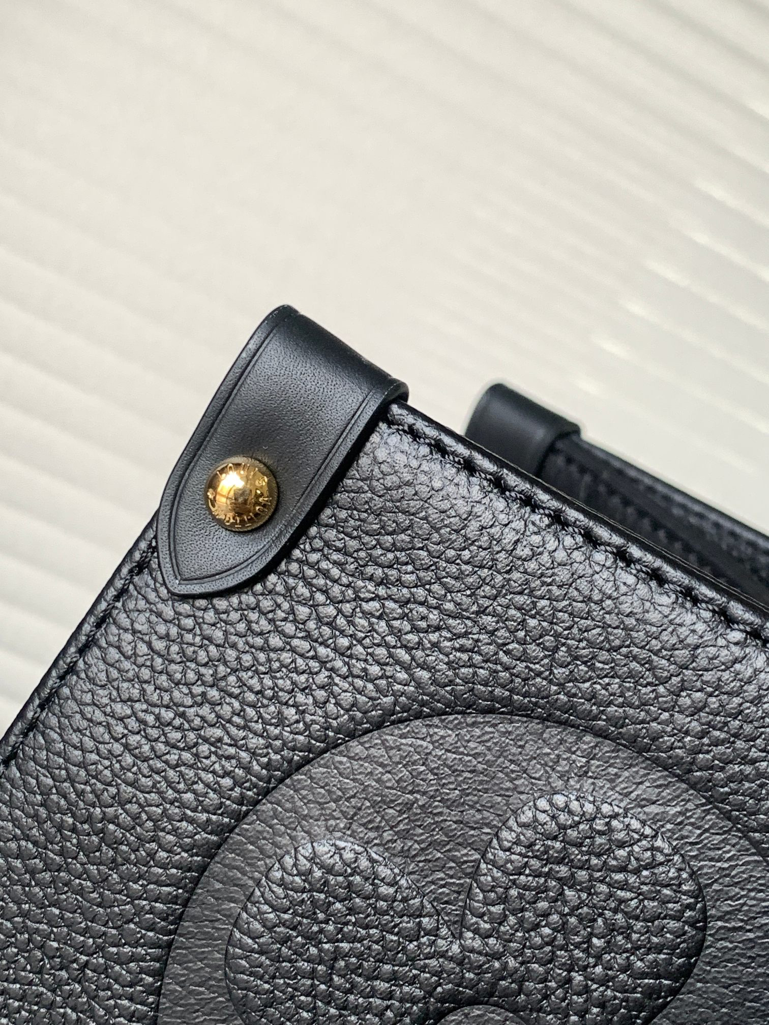 Louis Vuitton Onthego Monogram Tote Bag M44921 / M44925 - Image 6