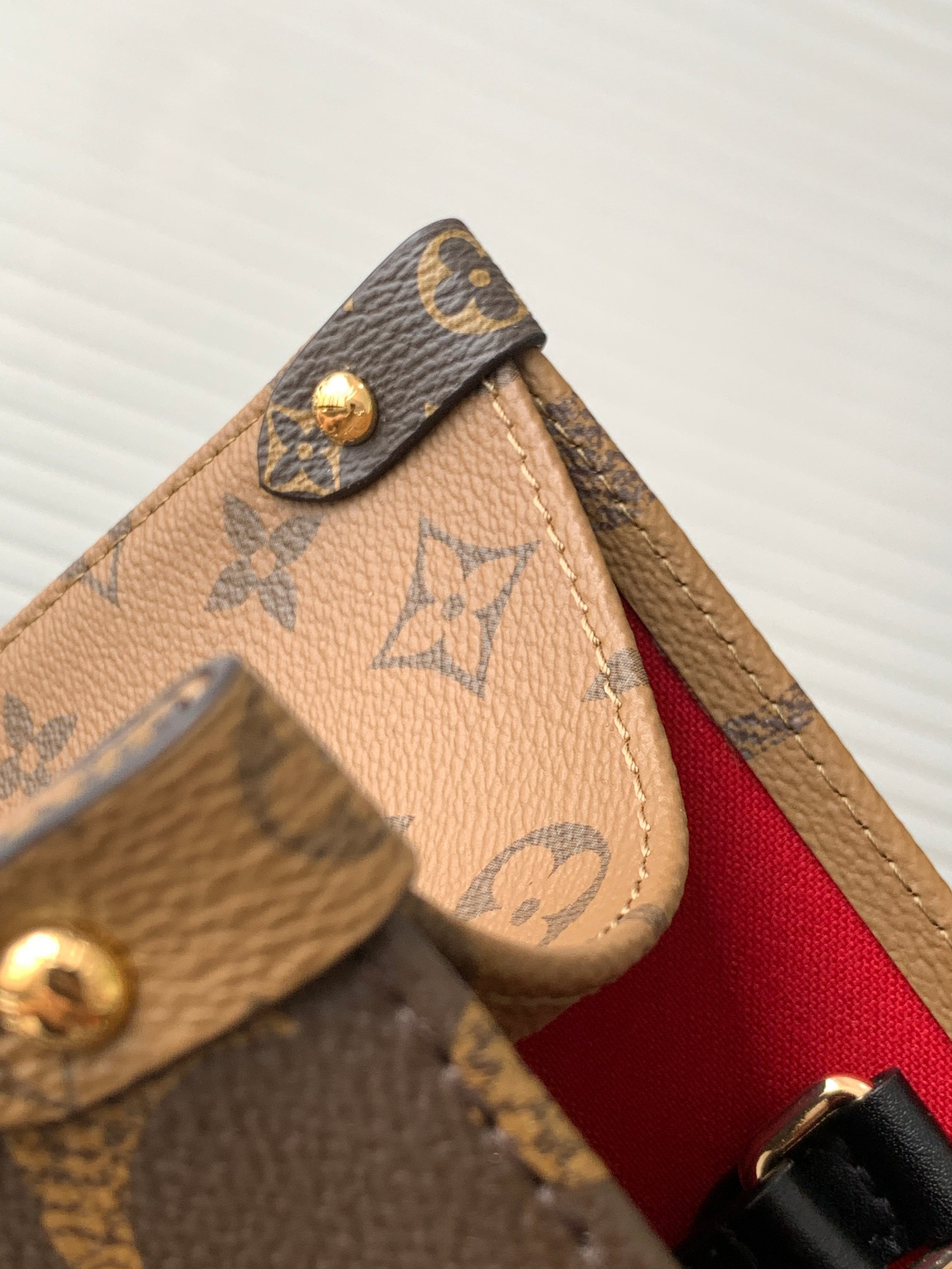 Louis Vuitton Onthego MM Tote Bag - Image 6