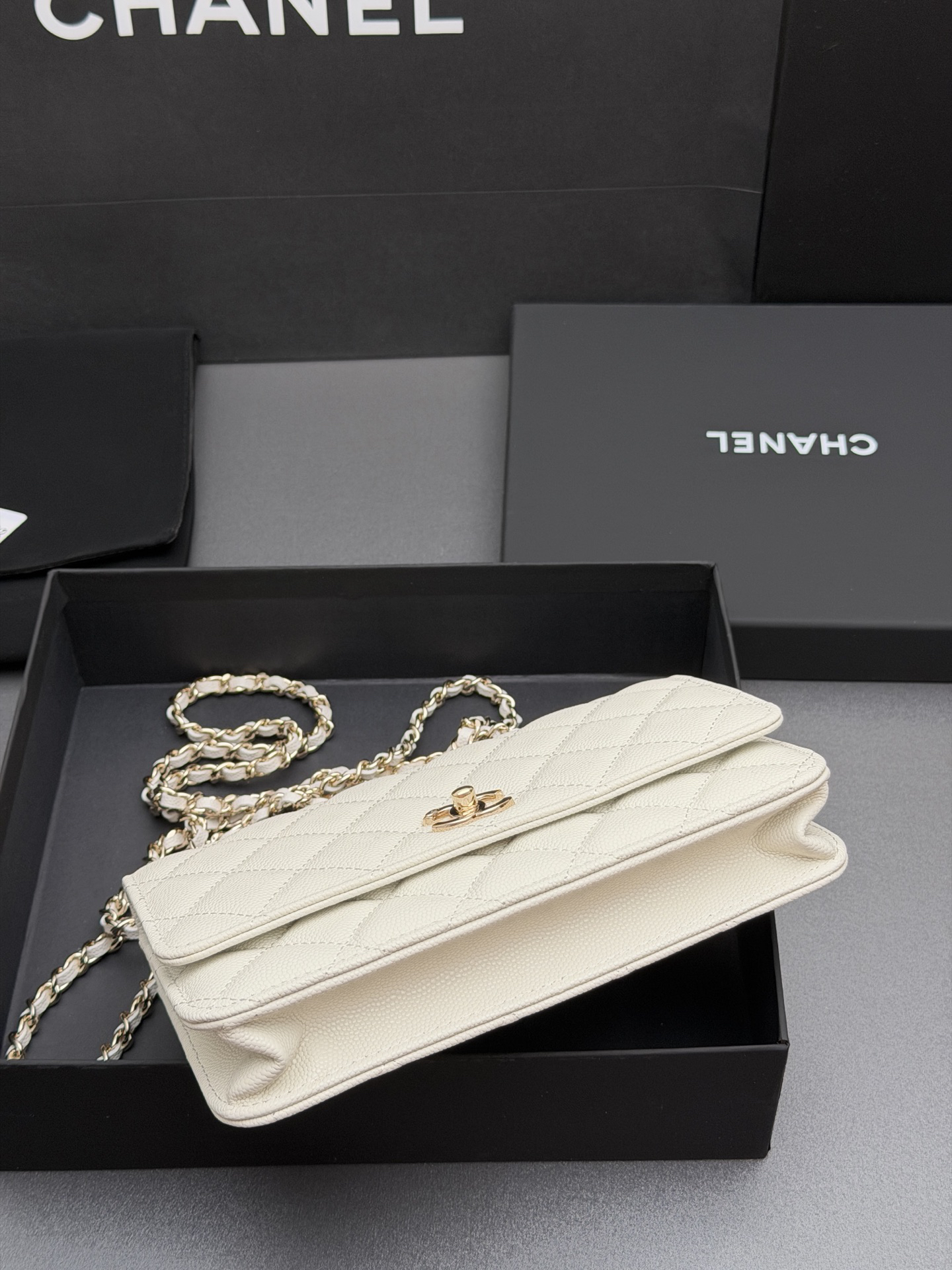 26C WOC Pearl-Handle Chain Bag - Image 6