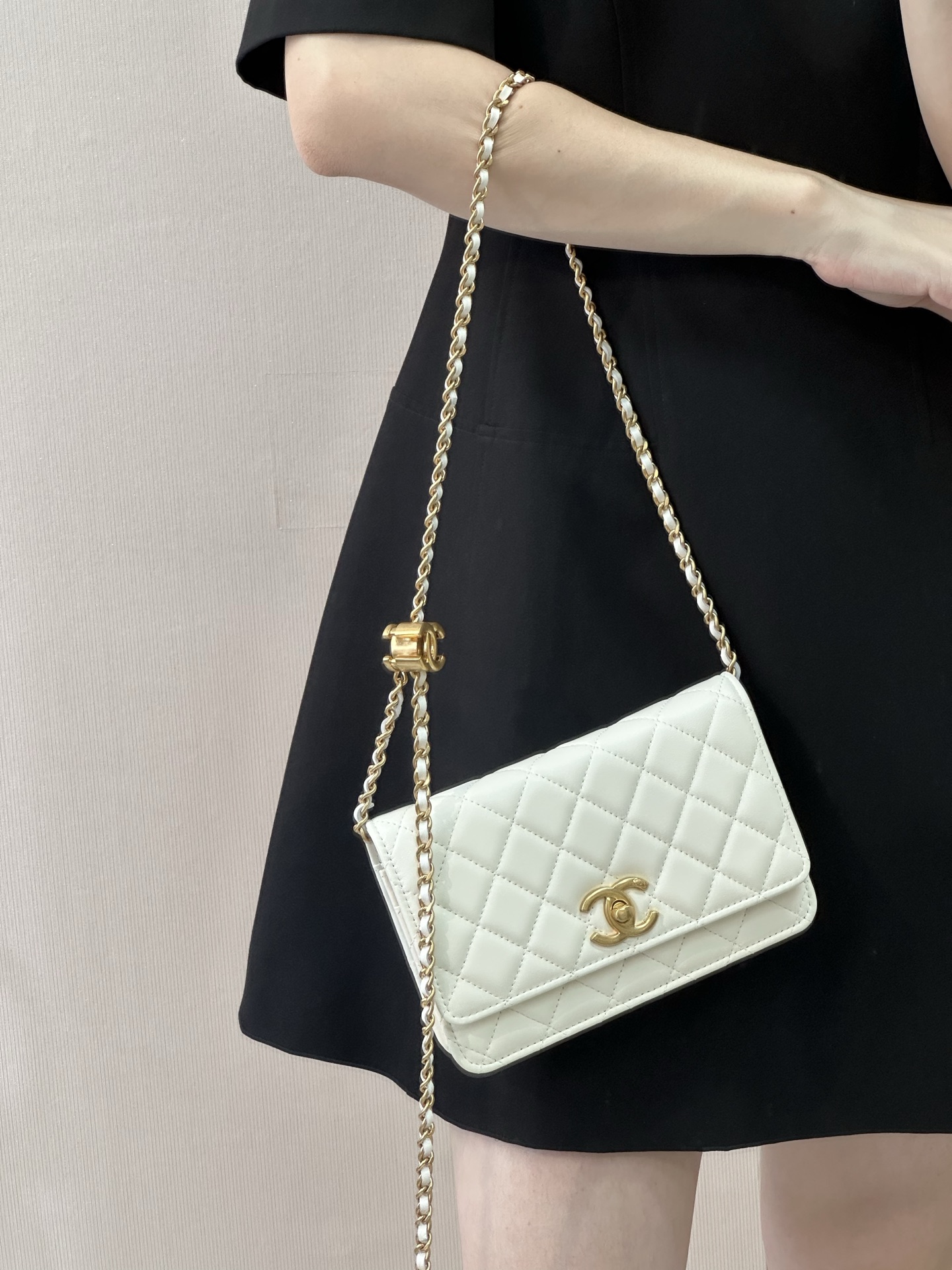 Women's Lambskin Crossbody Bag with Chain Strap - Image 6