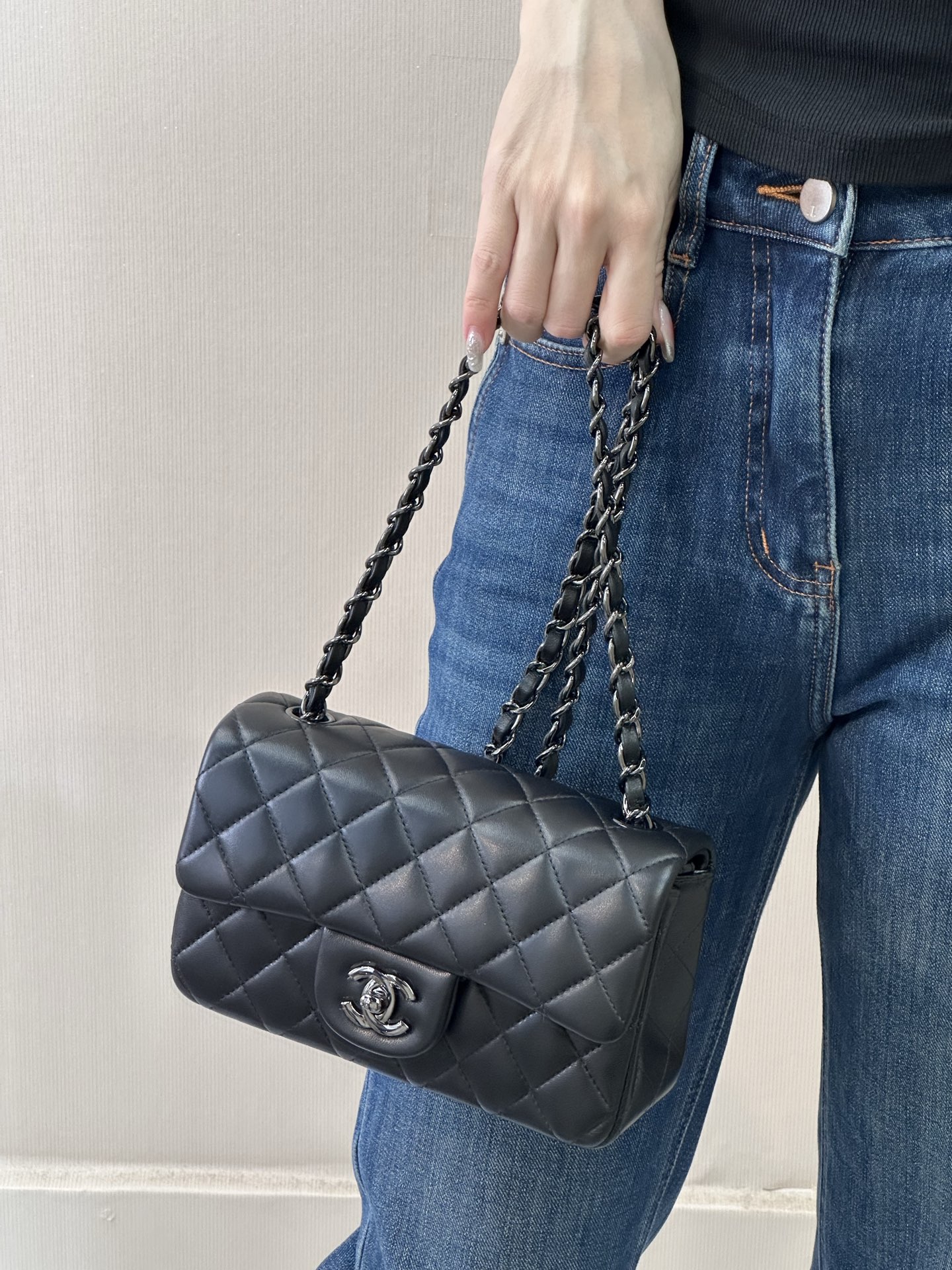 Chanel Classic Flap Leather Crossbody Bag - Image 6
