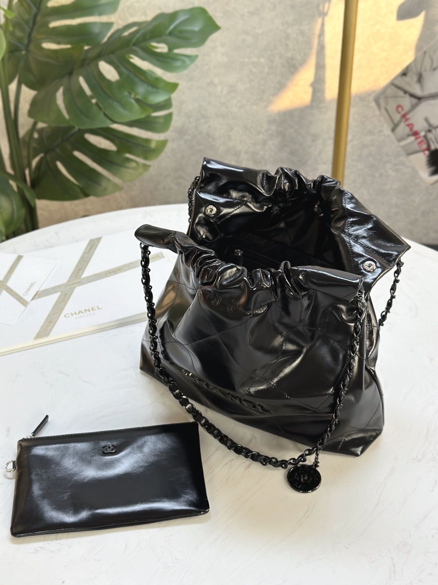 Chanel 22 Shopping Bag - Image 6