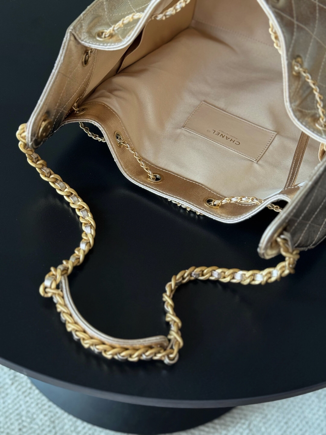 CHANEL 25 Quilted Leather Hobo Shoulder Bag - Image 6
